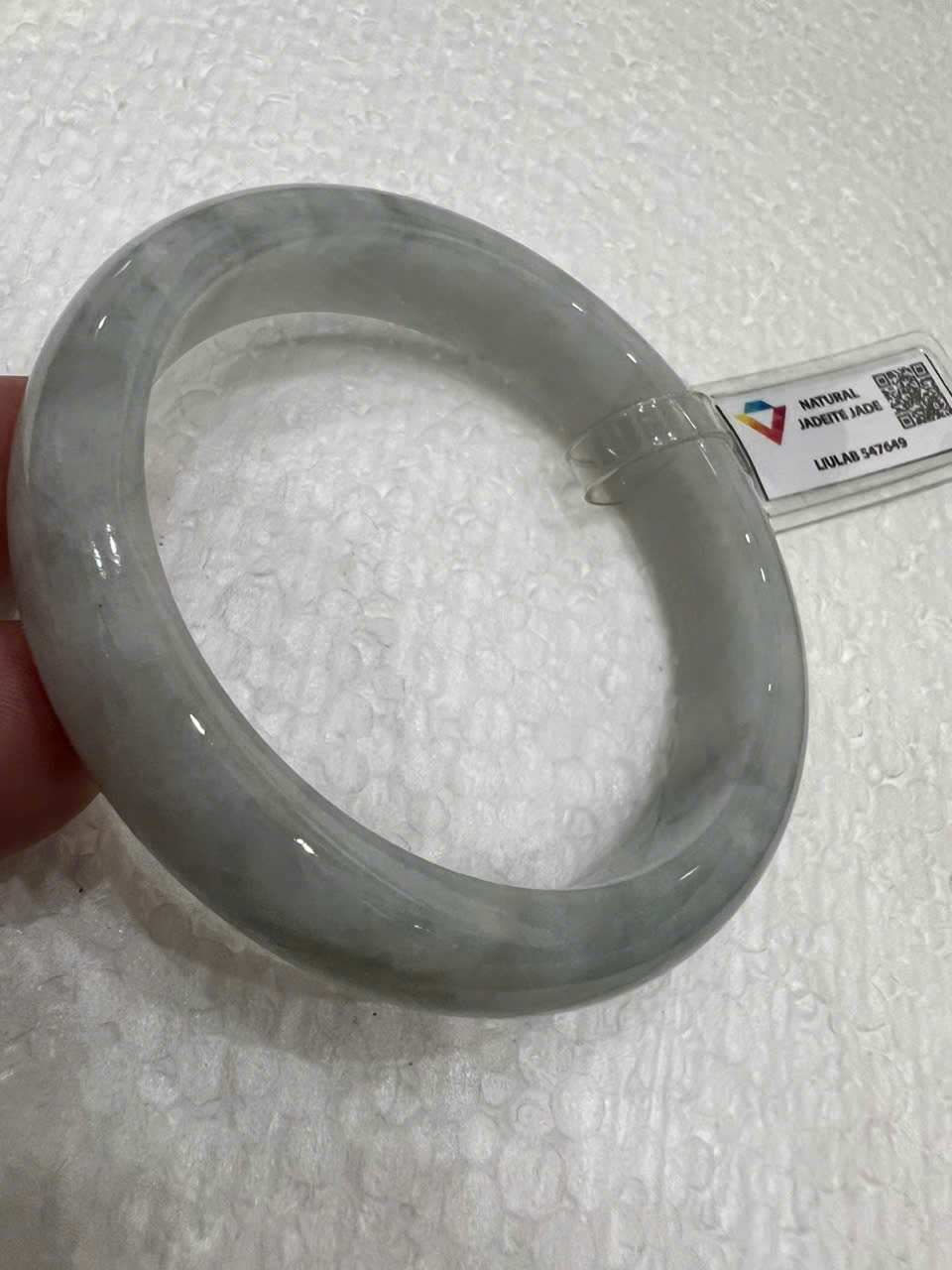 Vòng Cẩm Thạch Tự Nhiên Bản Hẹ Type A Ni 55mm Cao 12mm Dầy 8mm Kiểm Định Liulab 547649 Màu Trắng Bông Bông bóng sang đẹp xinh xắn các Chị mệnh Kim mệnh Thủy 53kg - 58kg đeo tay sang sịn ạ