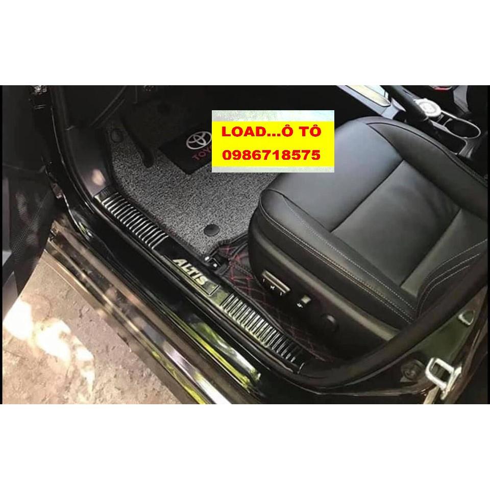 Ốp Bậc Cửa, Nẹp Bước Chân Trong, Ngoài Xe Toyota Altis 2022-2018 Mẫu Vân Titan Xước Cao Cấp
