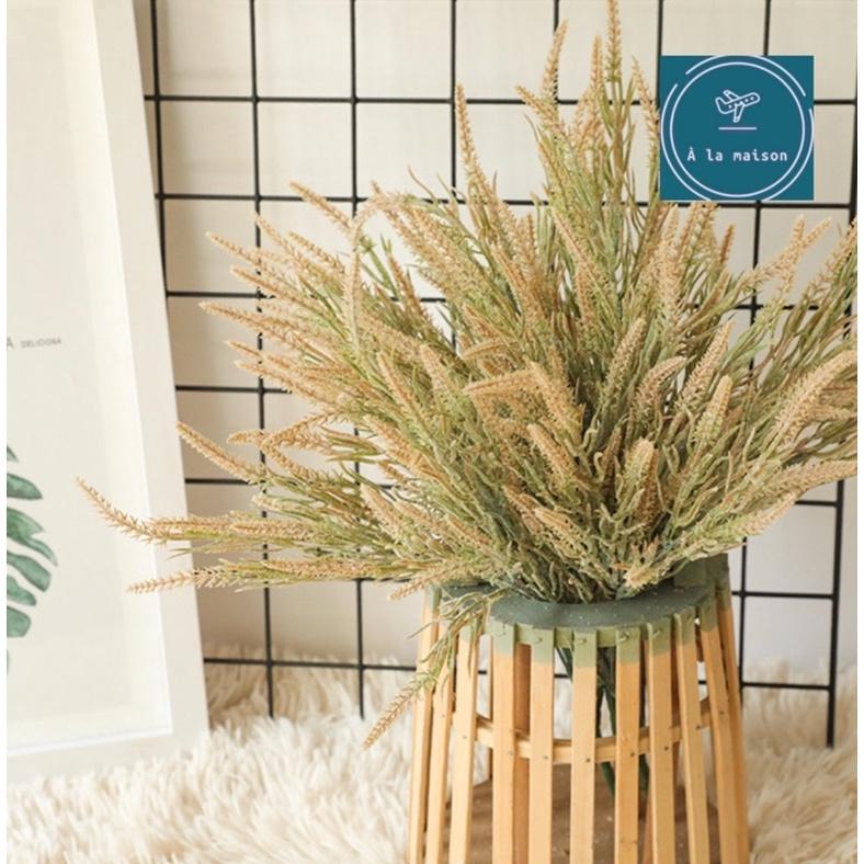 Cụm hoa lavender nhiều nhánh thanh mảnh cao 38cm dùng trong thiết kế trang trí nhà cửa, hoa cưới, hoa cô dâu