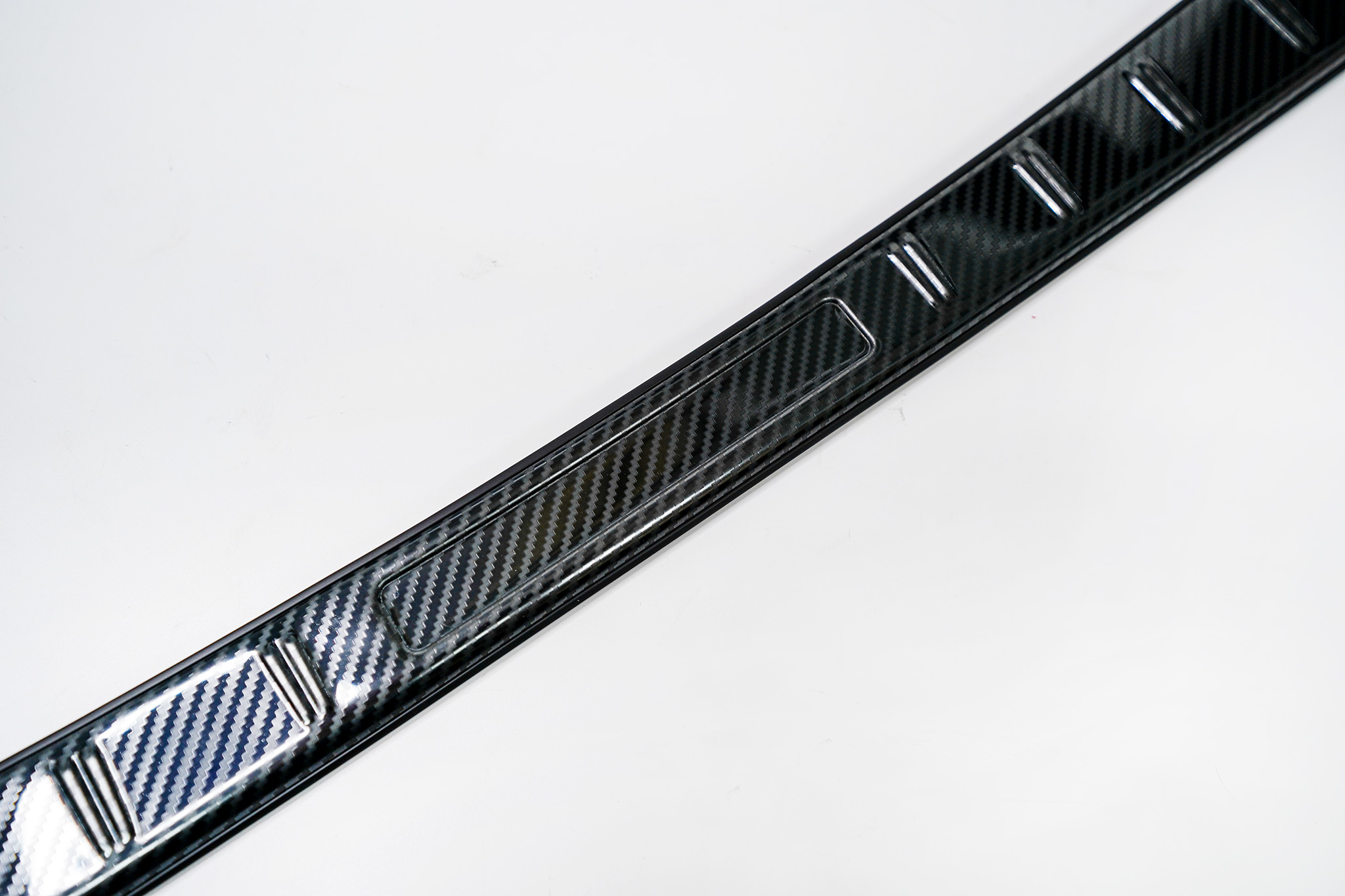 Nẹp Chống Trầy Cốp Ngoài Cao Cấp Dành Cho Xe Lexus RX350 2023+ Chất Liệu CARBON