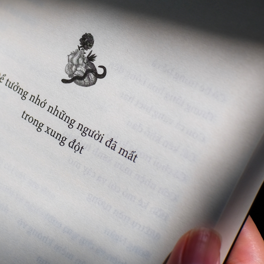 Sách Giun Đất Mù Giữa Mê Cung