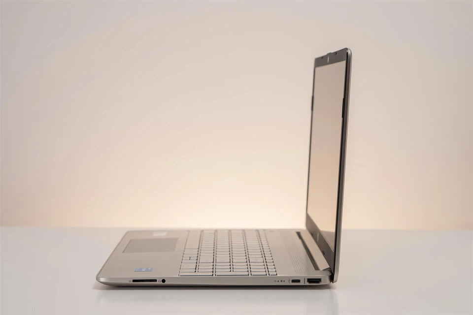 Máy Tính Xách Tay Laptop HP 15s-fq2711TU i3 1115G4/8GB/256GB/15.6"FHD/Win 11 - Hàng Chính Hãng