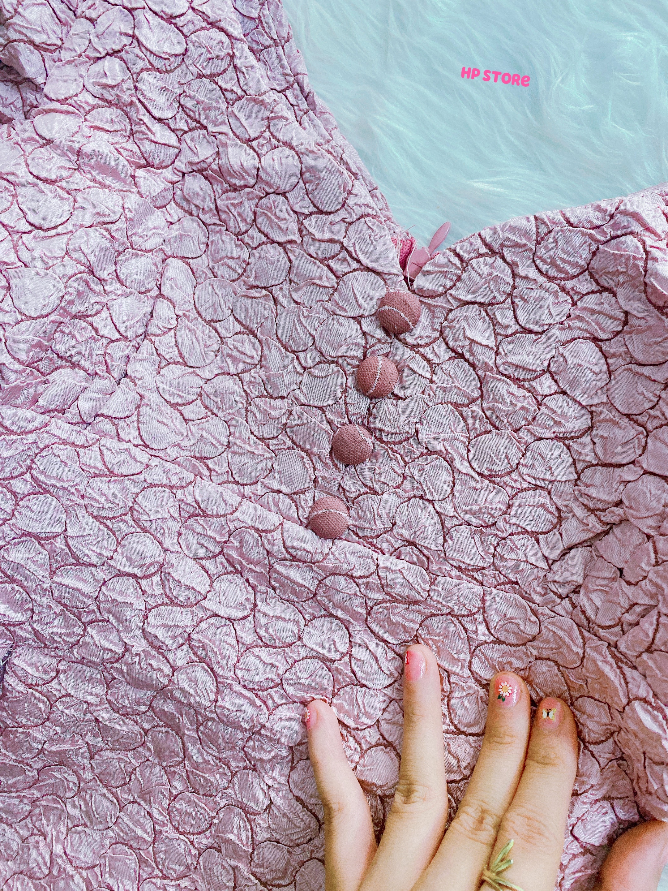 Đầm Nữ Váy Hồng Pastel Tay Phồng Đính Nút Xếp Ly Chất Vải Hoa Tafta