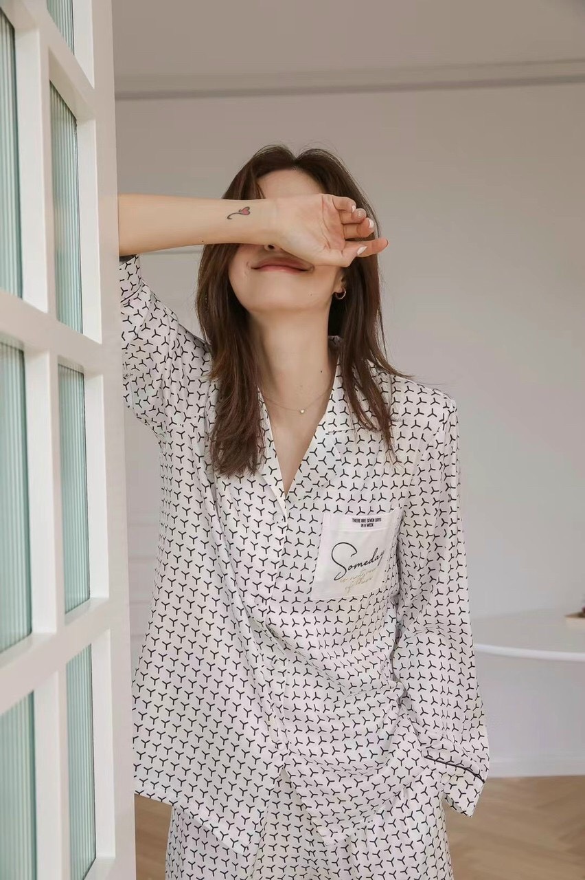 BỘ PYJAMA LỤA DÀI TAYTÚI IN CHỮ SOMEDAY