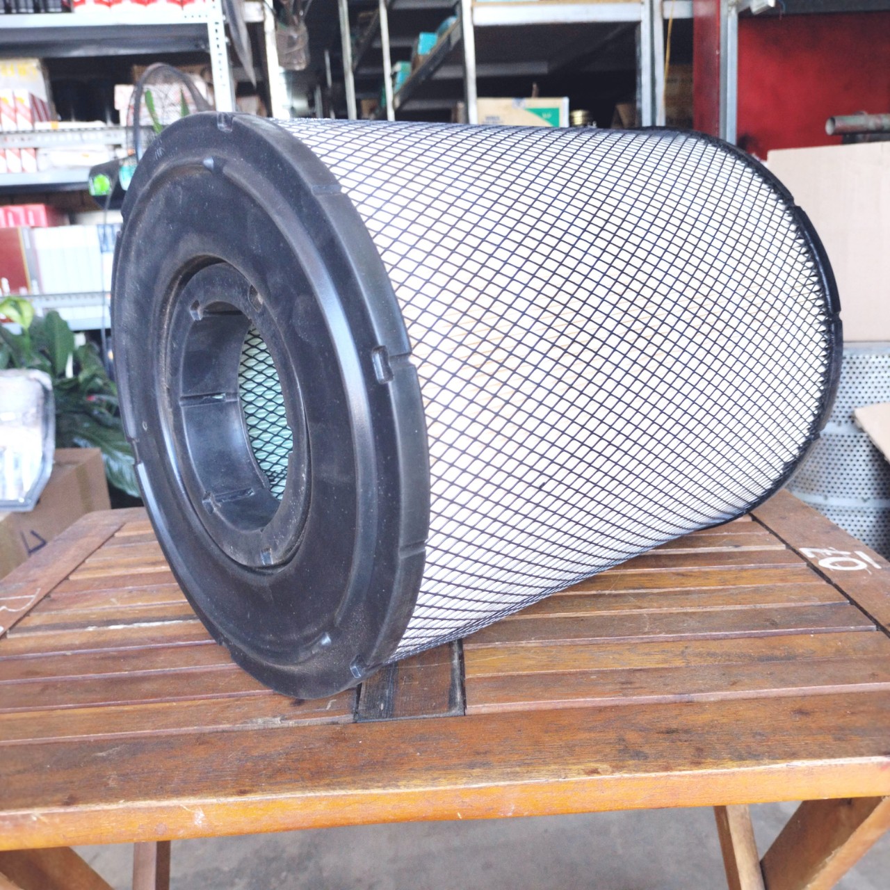 Lọc gió động cơ xe tải, xe ben Thaco Trường hải 8.3 tấn. Mã lọc PU-2833-AB. kích thước 280*330, đáy bằng, có ruột.