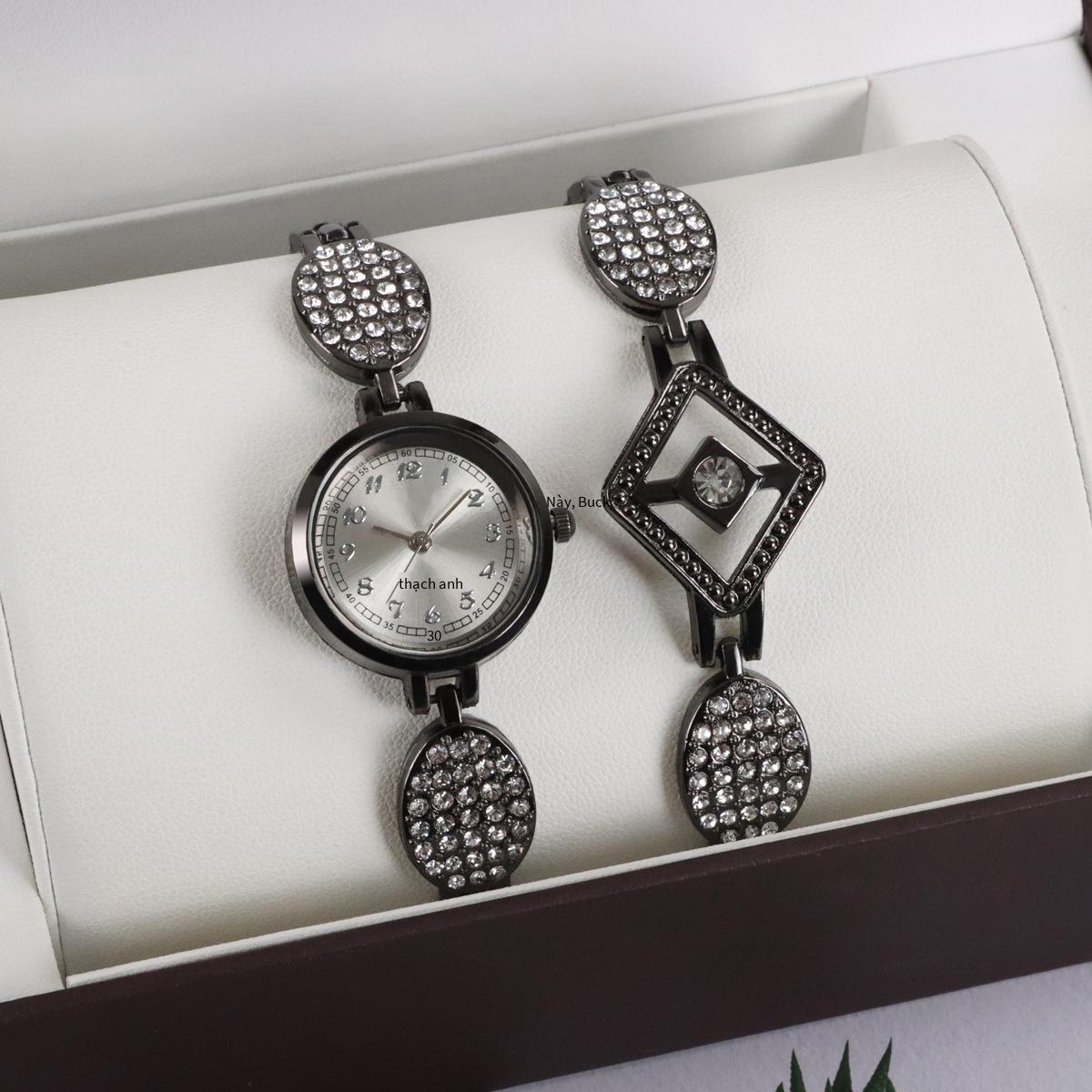 Phong cách thời trang mới nhất xu hướng thời trang đồng hồ nữ kim cương tính khí thời trang nước kim cương đồng hồ đeo tay kiểu Anh 2418