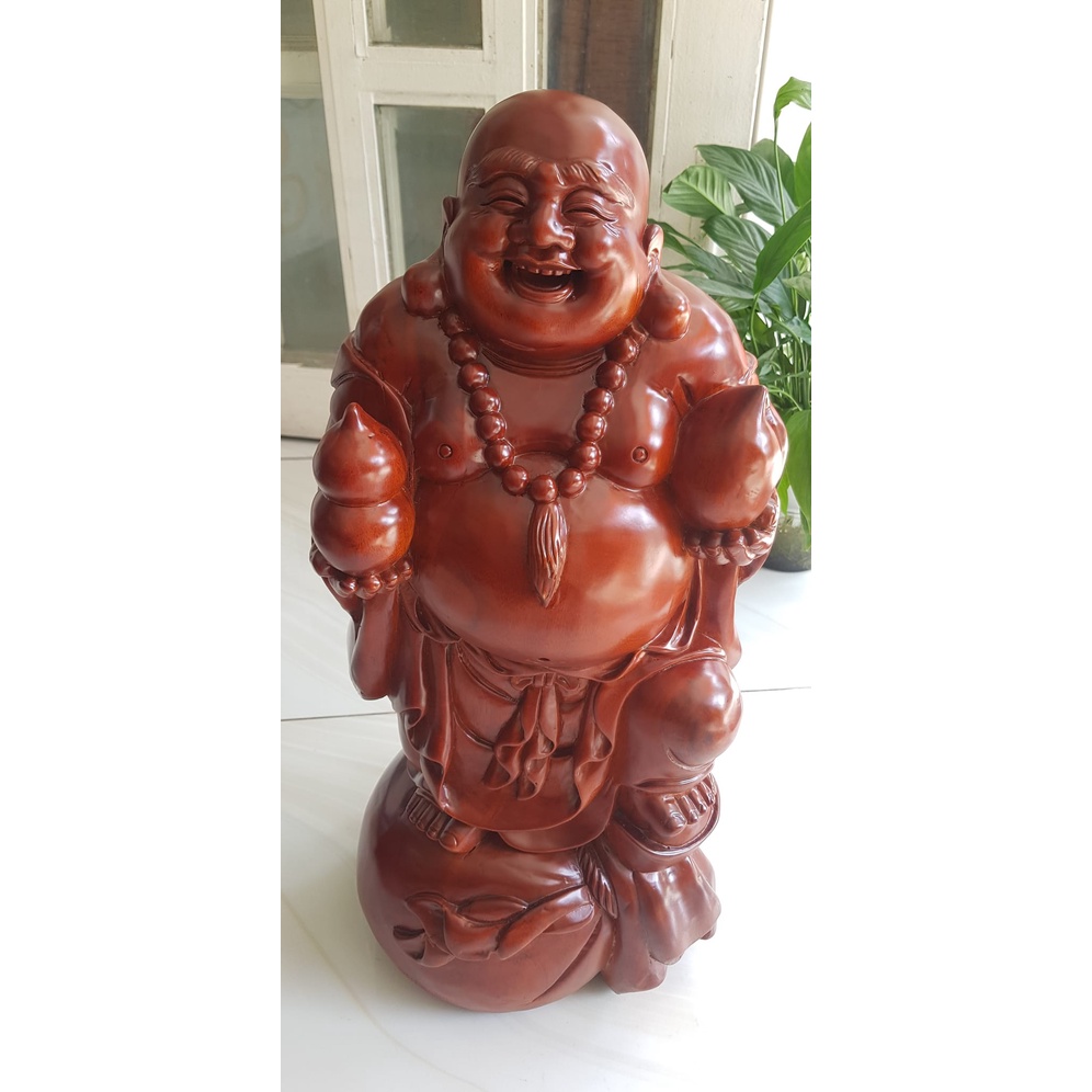 Tượng Di Lặc Đứng bao tiền to tay cầm hồ lô và quả đào cười tươi vui vẻ Cao 50cm x ngang 22cm x Sâu 19cm chất liệu gỗ gõ mật Anh Chị trưng phòng khách nhà, công ty, Cửa Hàng, trên bàn thờ Thần Tài đẹp may mắn, vui vẻ tài Lộc cả năm nhe ạ