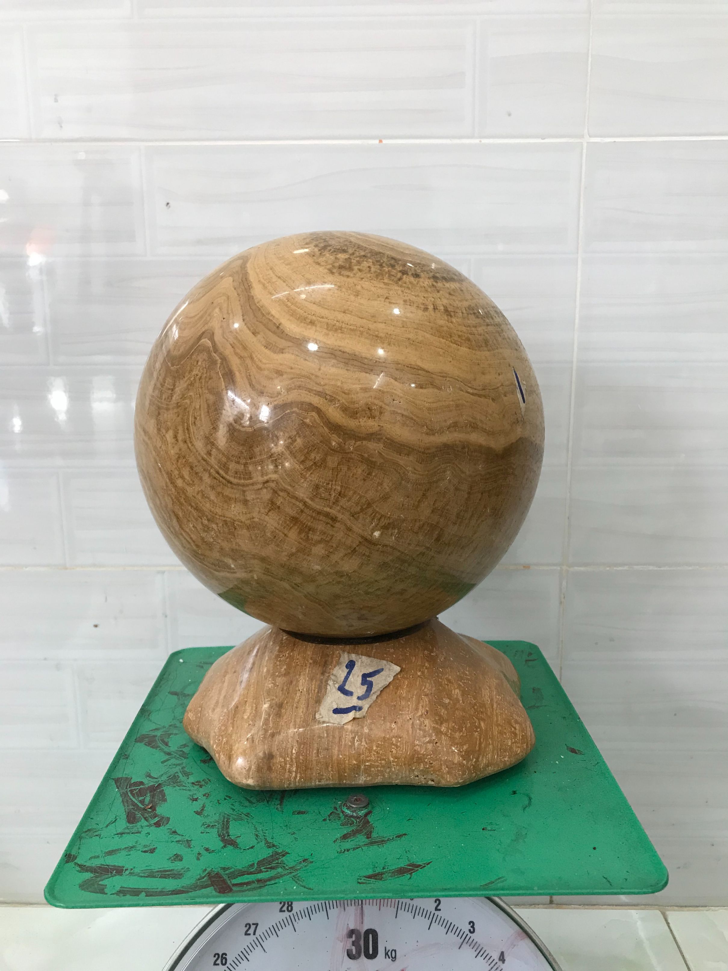 Quả cầu 15.6kg phong thủy đá Serpentine tự nhiên đường kính 21.5cm - MS25