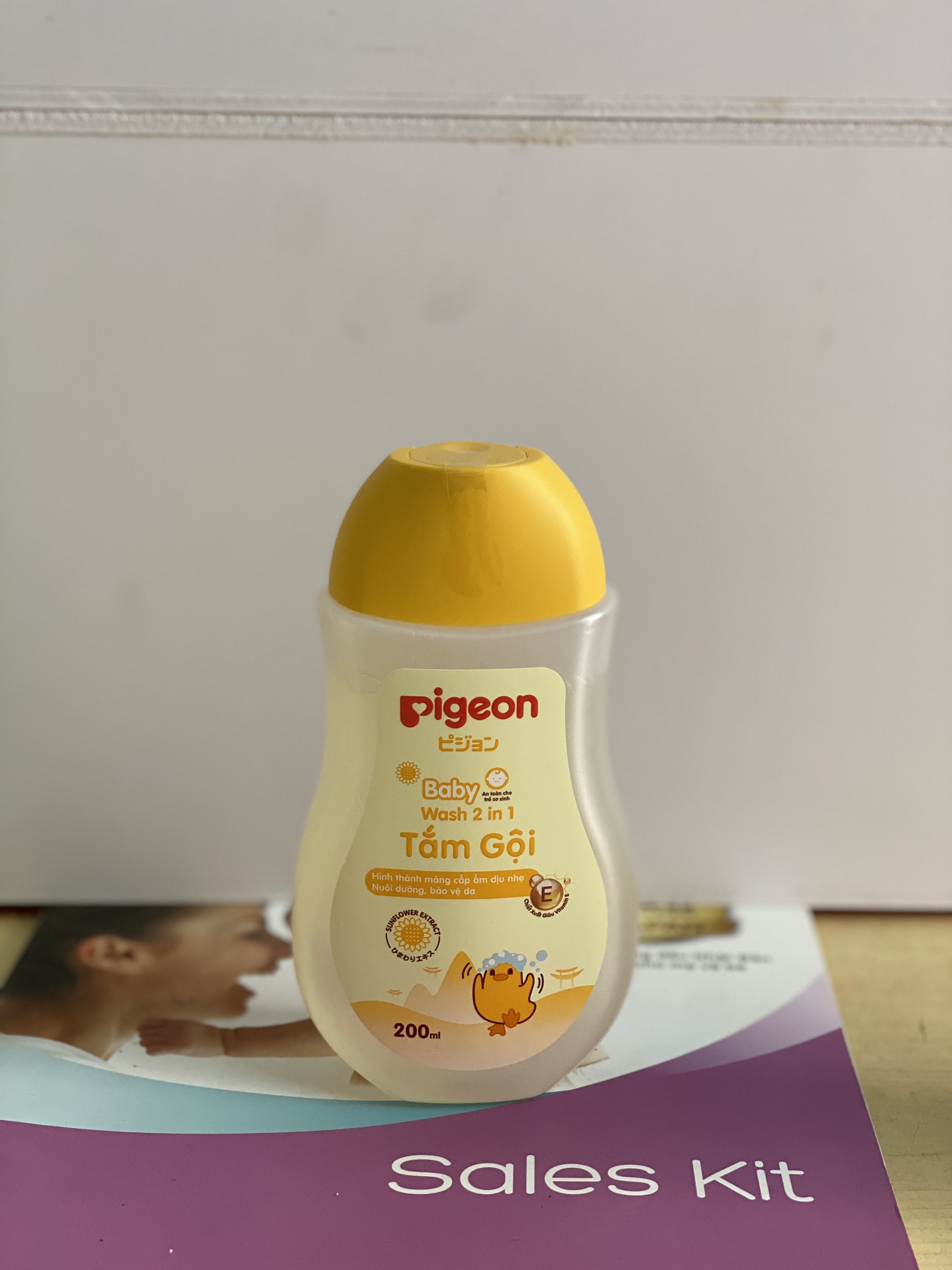 Sữa Tắm Gội Pigeon 2 Trong 1 Tinh Chất Hoa Hướng Dương Dành Cho Da Nhạy Cảm (200ml)