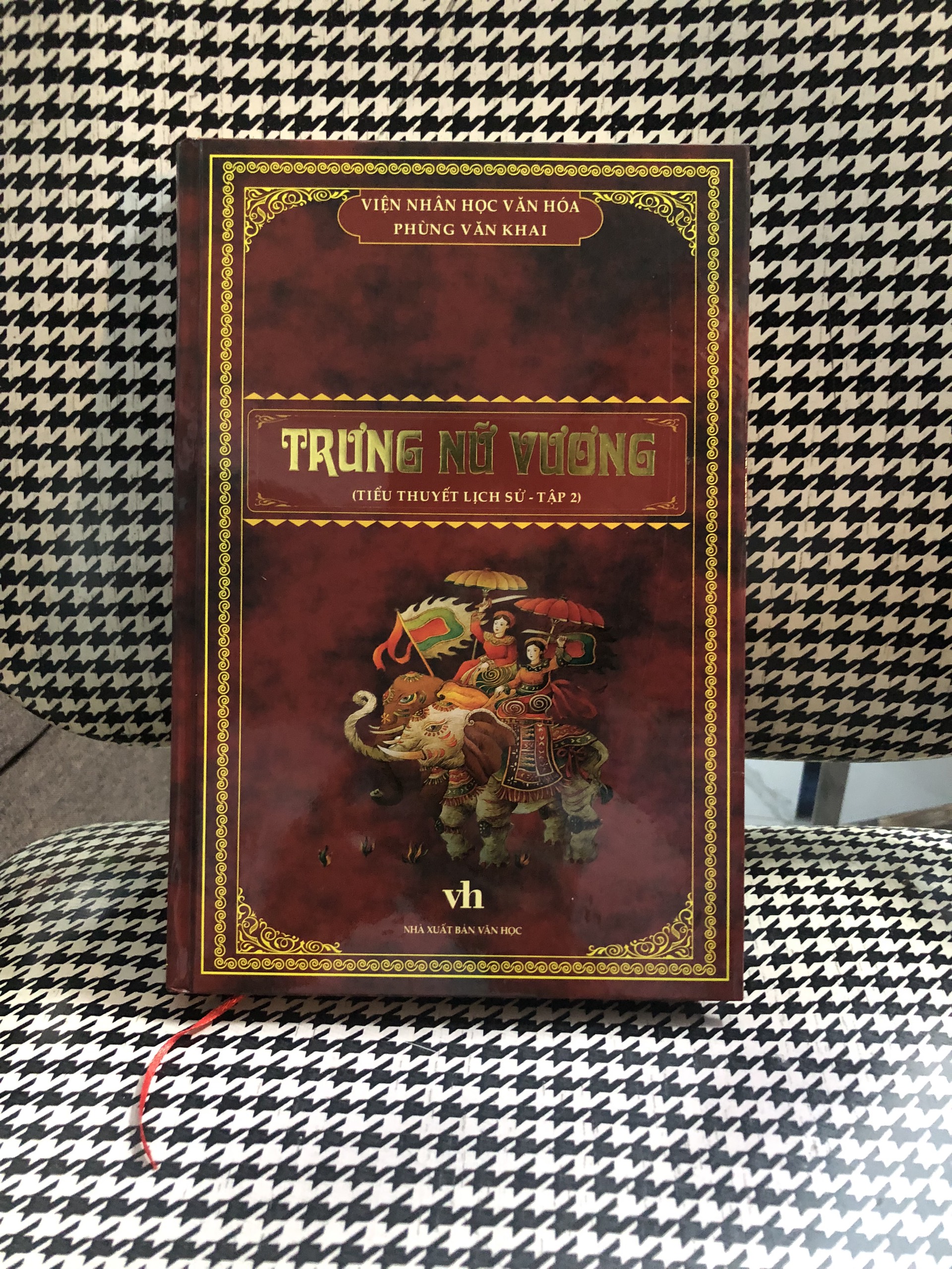TRƯNG NỮ VƯƠNG tập 2 - Phùng Văn Khai - Sách bìa cứng - tiểu thuyết lịch sử