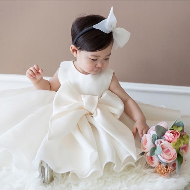 Váy công chúa trắng đính nơ lớn trước eo cho bé từ 1 đến 12 tuổi