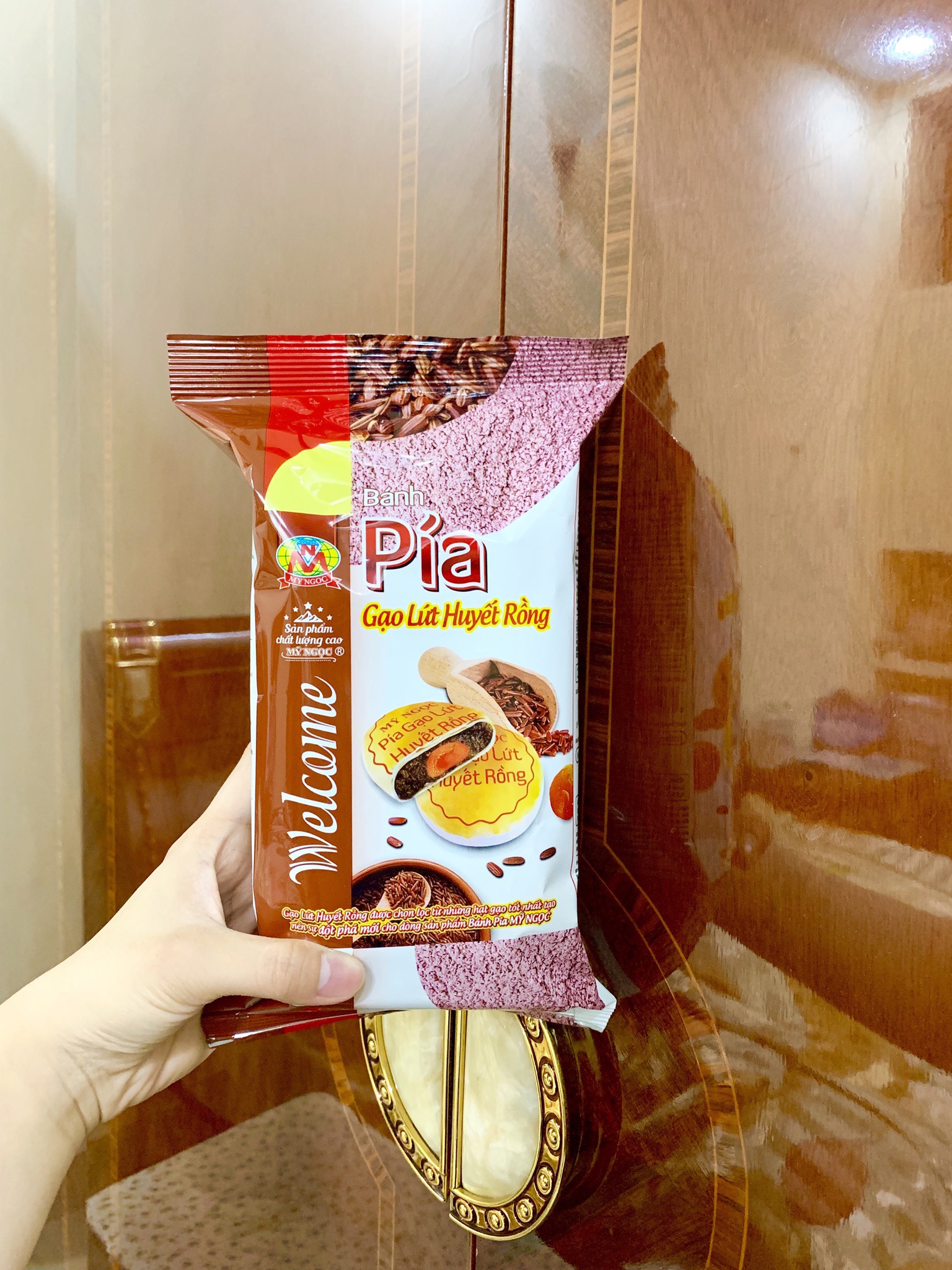 240g Bánh pía MỸ NGỌC gạo lứt HUYẾT RỒNG sầu riêng tươi 1 BÁNH có 1/4 TRỨNG MUỐI