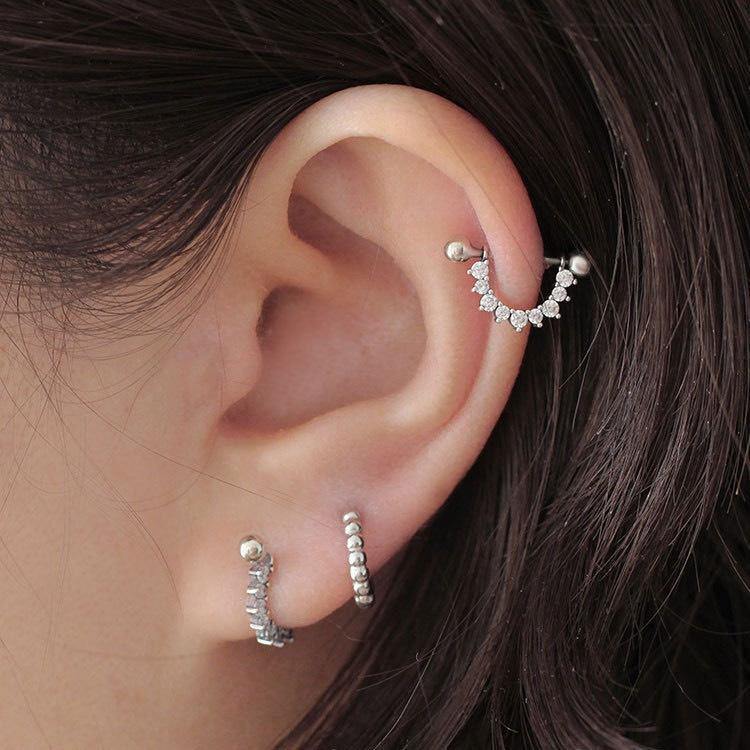 Khuyên tai bạc Tlee, Bông tai cong nạm đá chốt vặn thẳng- TleeJewelry