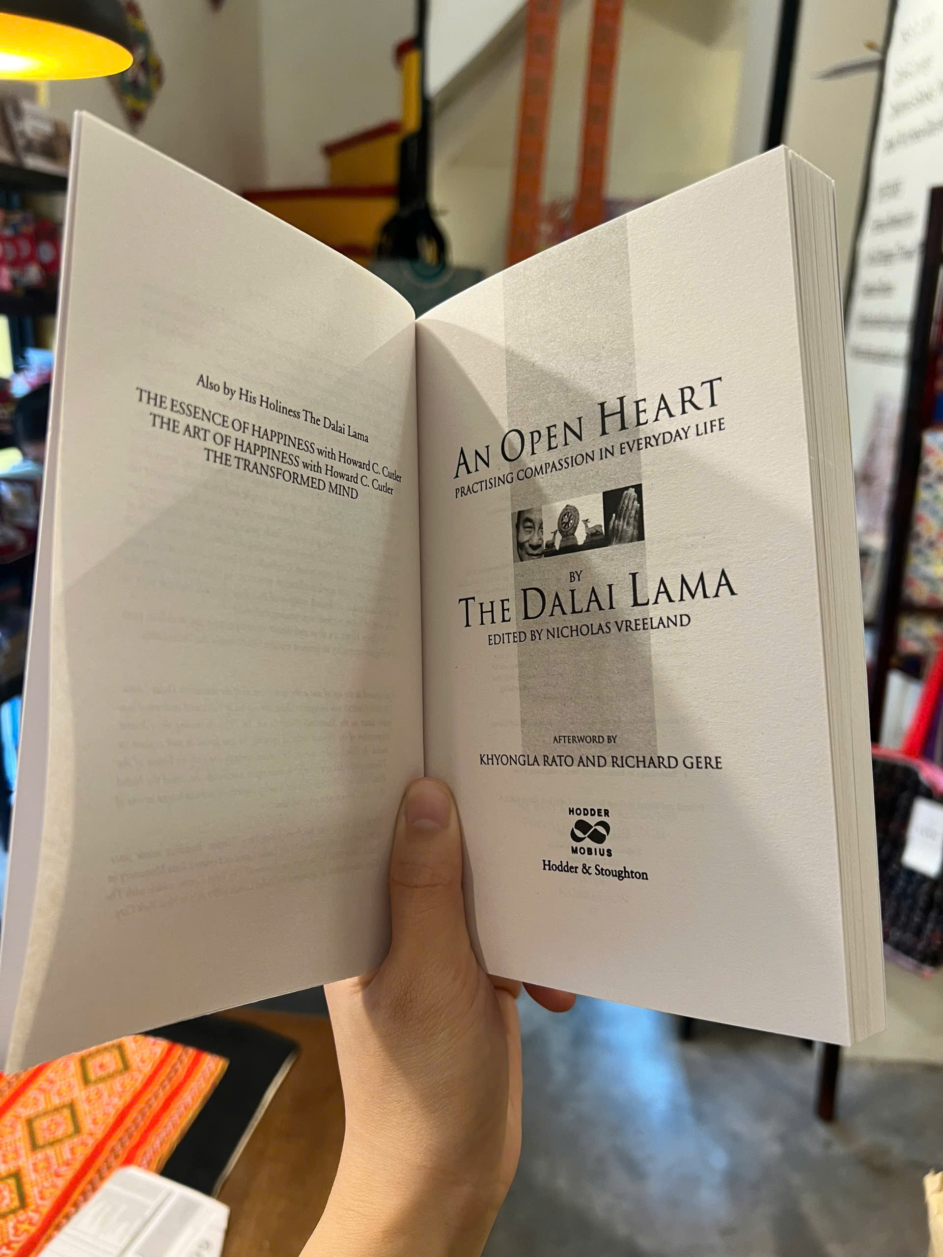 Sách - An Open Heart by The Dalai Lama | Buddhism / Spirituality / Tôn giáo / Ngoại văn Nhập khẩu