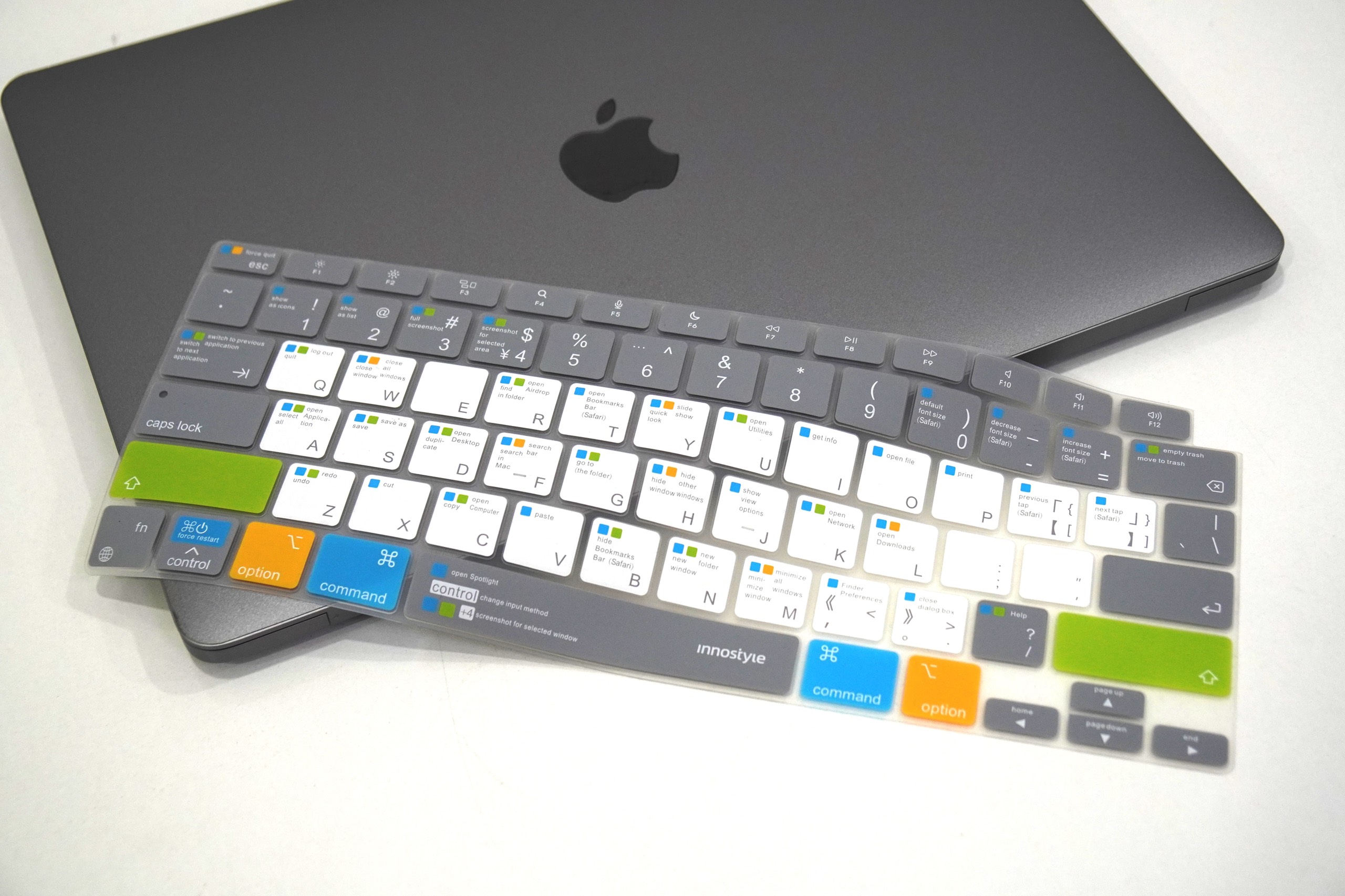 Miếng phủ bàn phím bảo vệ dành cho MacBook Air 13 inch 2020 M1 hiệu INNOSTYLE KEYGUARD NAVIGATOR SHORTCUT - Hàng Chính Hãng