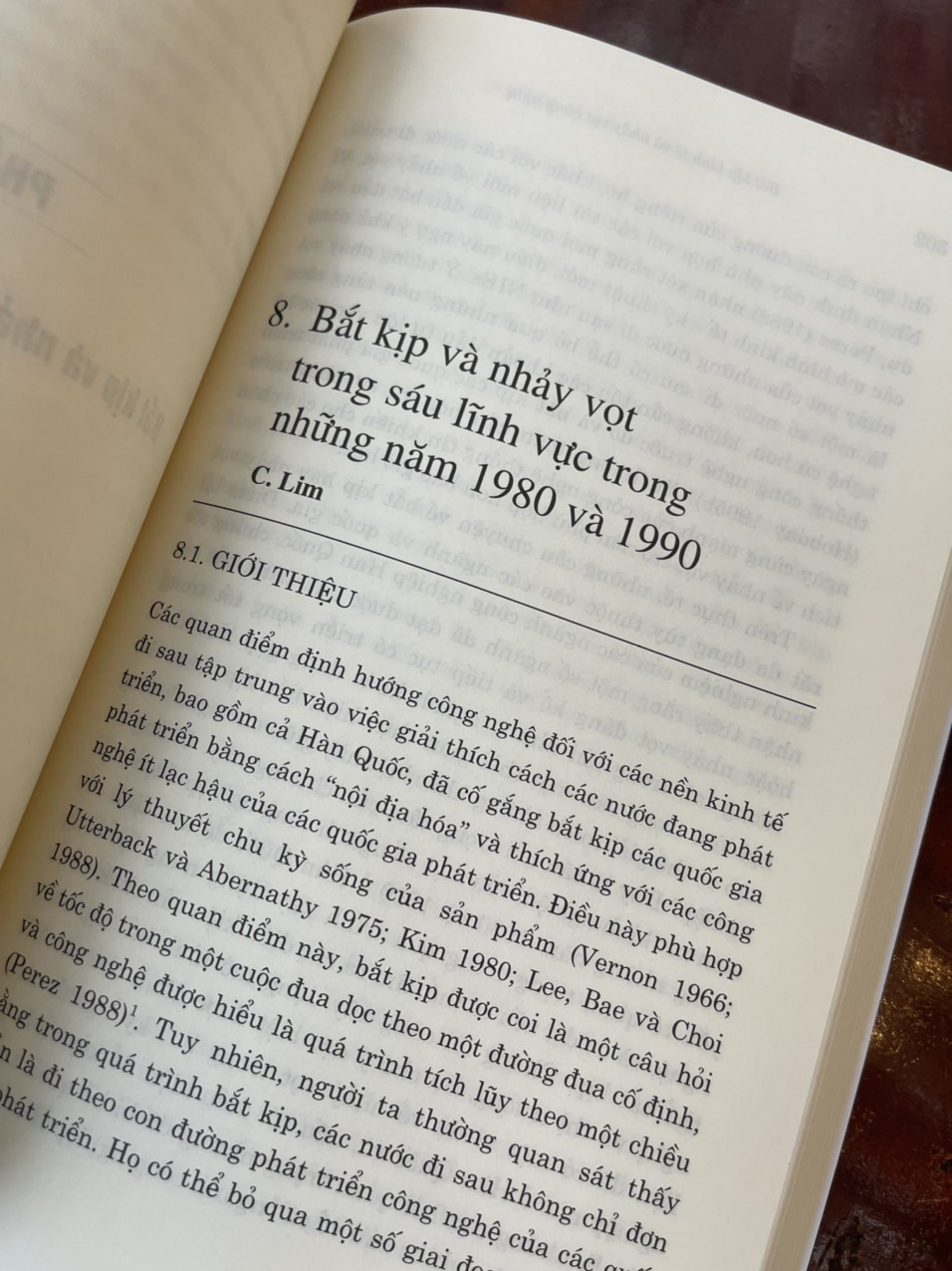 BẮT KỊP KINH TẾ VÀ NHẢY VỌT CÔNG NGHỆ - Con đường phát triển và ổn định kinh tế vĩ mô ở Hà.n Q.u.ốc – Keum Lee – Nguyễn Thị Thu Hường dịch – NXB Chính Trị Quốc Gia Sự Thật (bìa mềm)