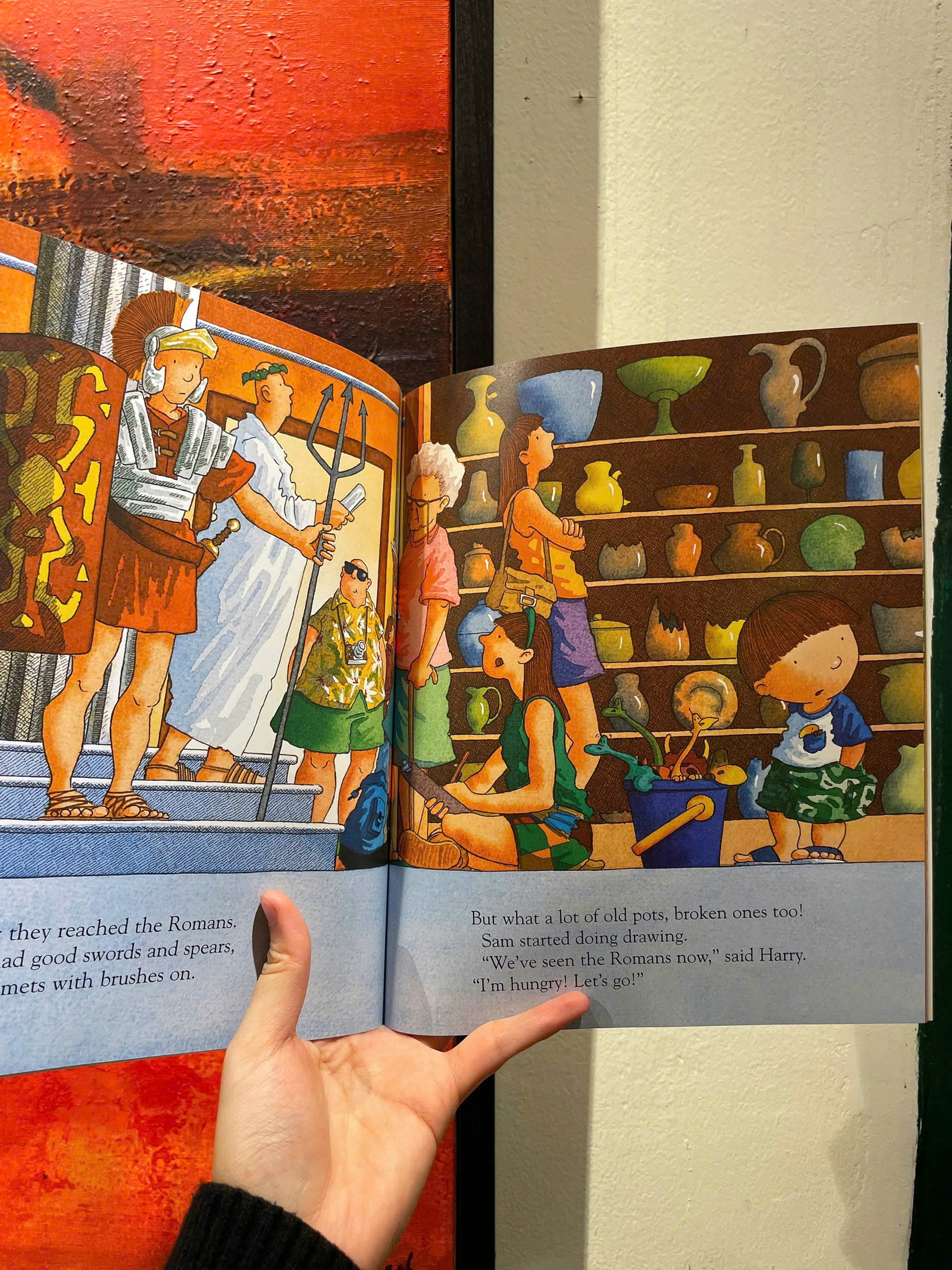 Harry & the Dinosaurs at the Museum by Ian Whybrow - Children Picture book in English - Ngoại Văn