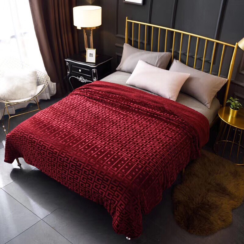 Chăn lông cừu ULTIMATE chữ vạn - màu đỏ đô