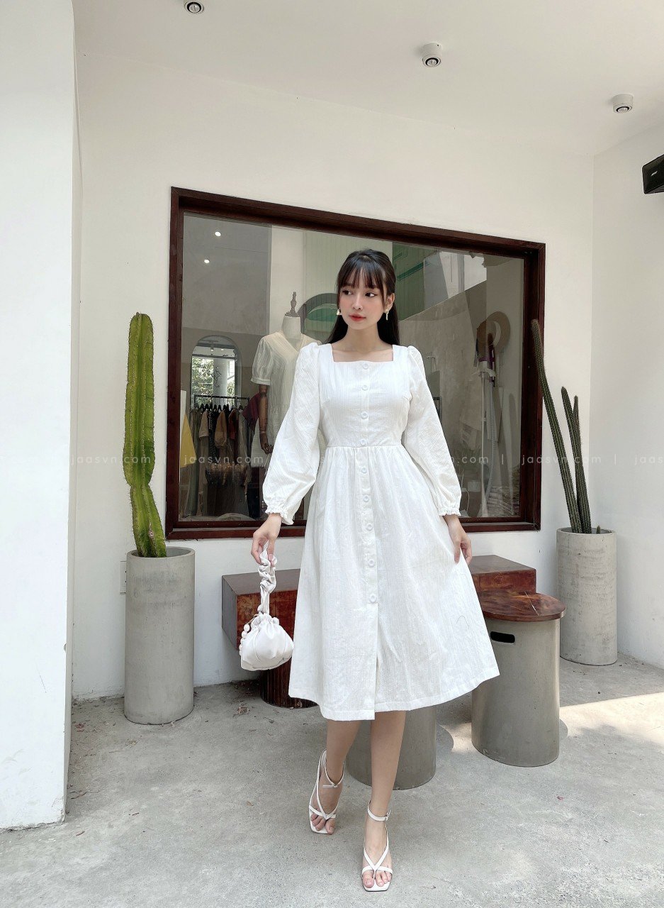 Đầm xòe tay dài cổ vuông thanh lịch