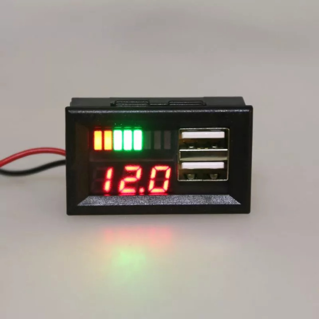 Đồng hồ báo vôn ắc quy kèm sạc USB lắp ô tô xe máy 12v loại tốt