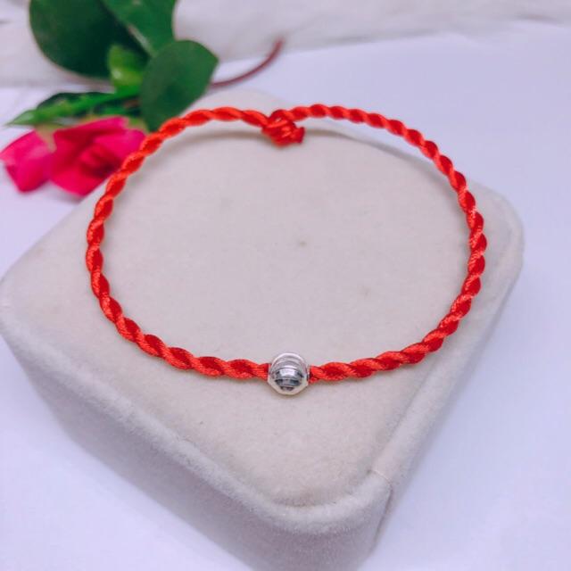 Sợi chỉ đỏ may mắn