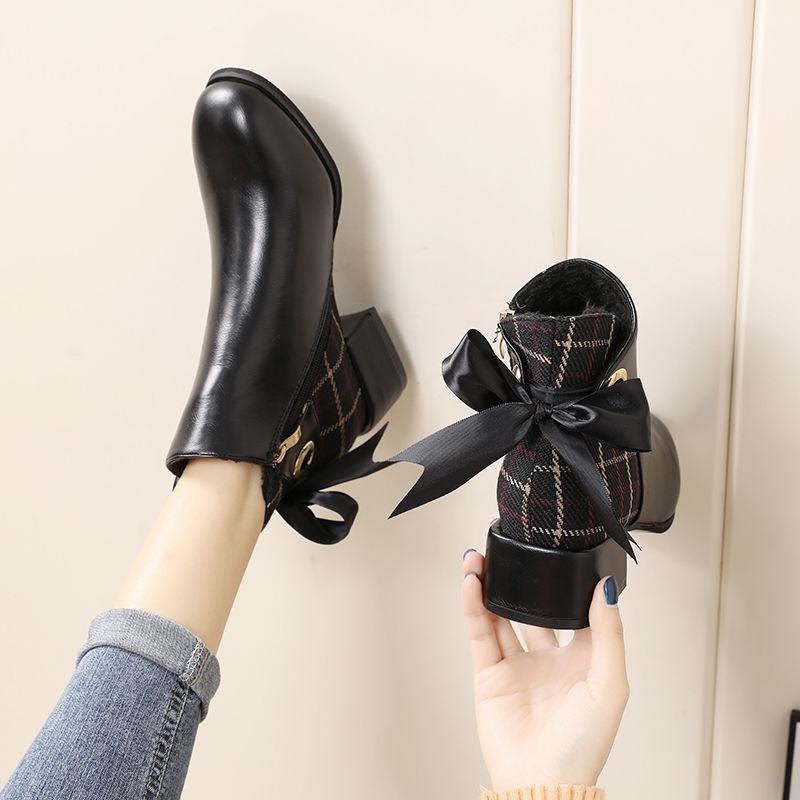 Giày boot cao gót phong cách trẻ trung dành cho nữ