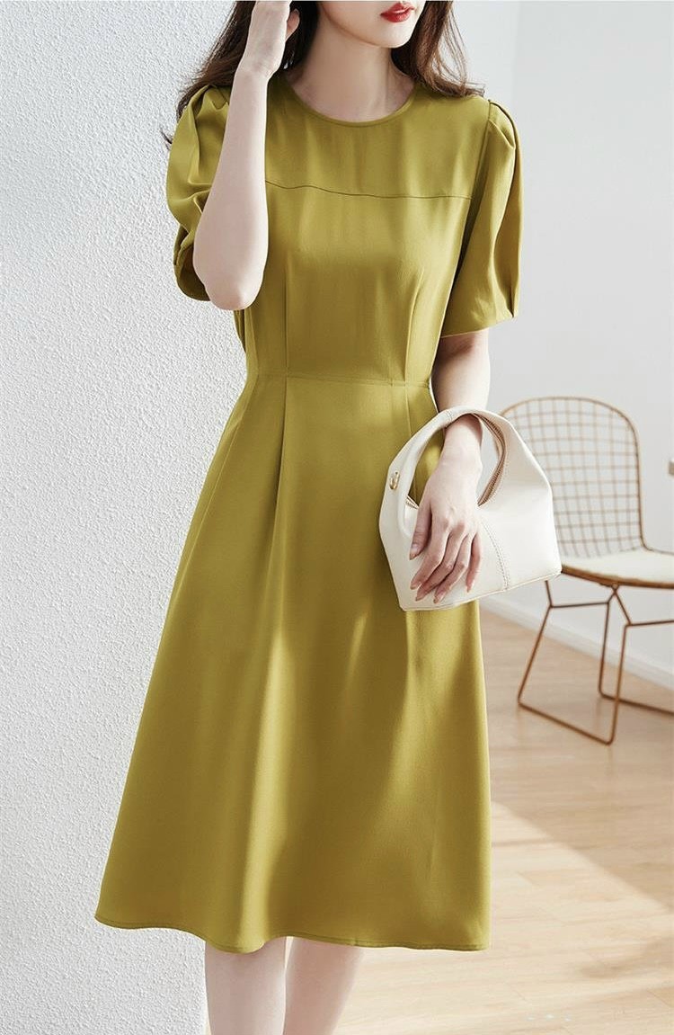ĐẦM XÒE LỤA MÀU VÀNG TAY XẾP LY THANH LỊCH