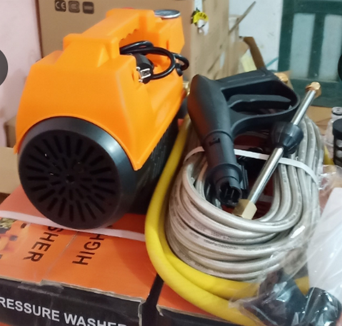 Máy rửa xe mini