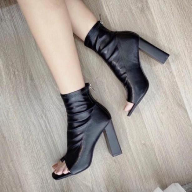 Boots Nữ, Giày Boots Nữ Thời Trang Da Mềm Đế Vuông Cao 7Cm Thiết Kế Hở Mũi Màu Đen Siêu Hot AMZO Giày Nữ Cao cấ