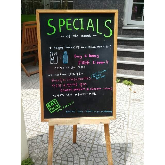 Bảng menu nhà hàng, quán cafe chân gỗ gấp 70*120 cm