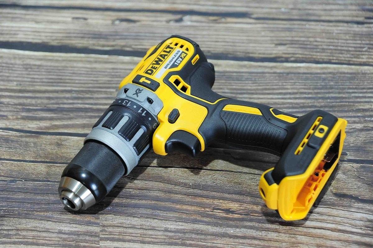 MÁY KHOAN PIN CẦM TAY 18V DEWALT DCD796D1- HÀNG CHÍNH HÃNG