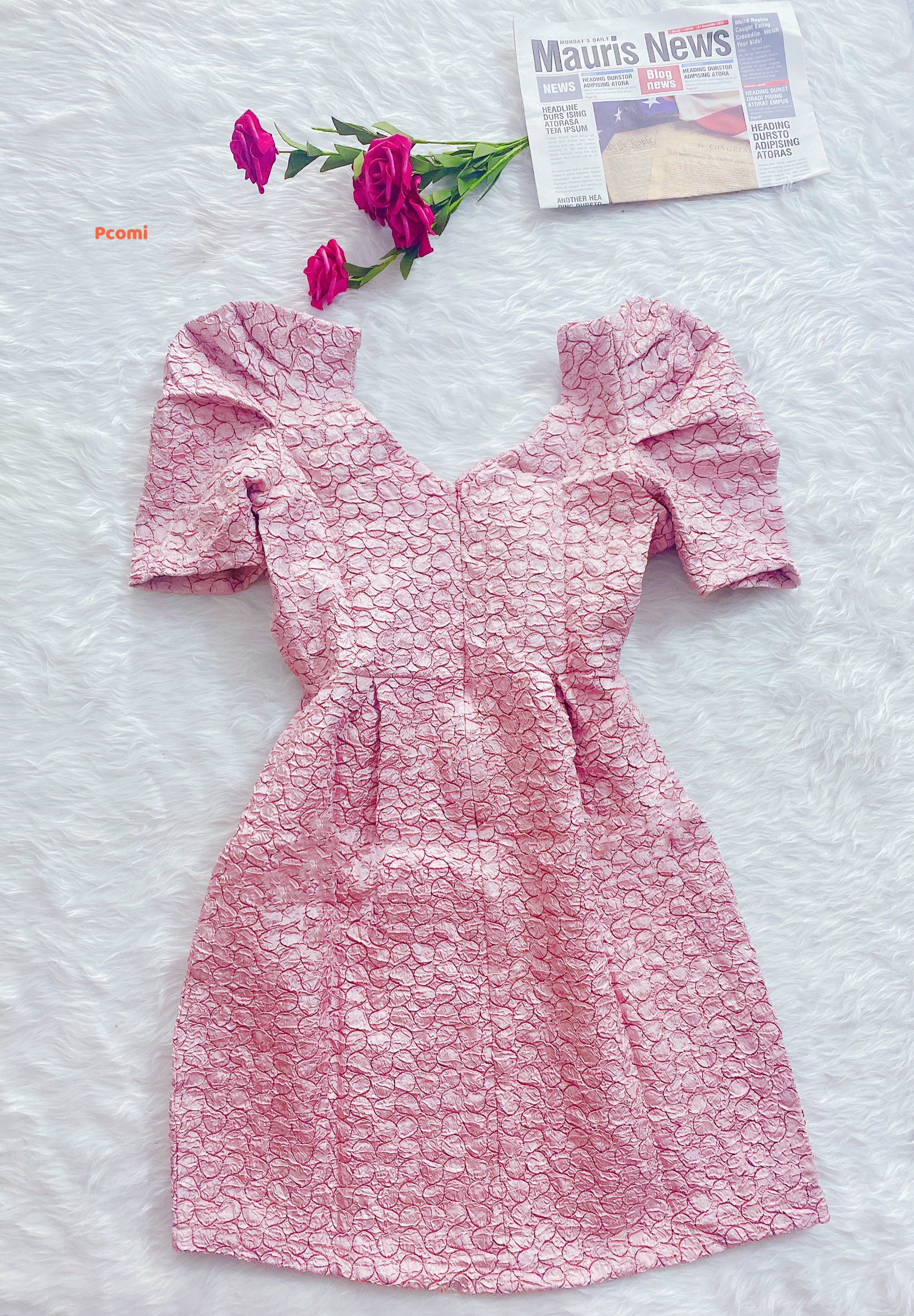 (Sỉ 4)Đầm Nữ Váy Hồng Pastel Tay Phồng Đính Nút Xếp Ly Chất Vải Hoa Tafta