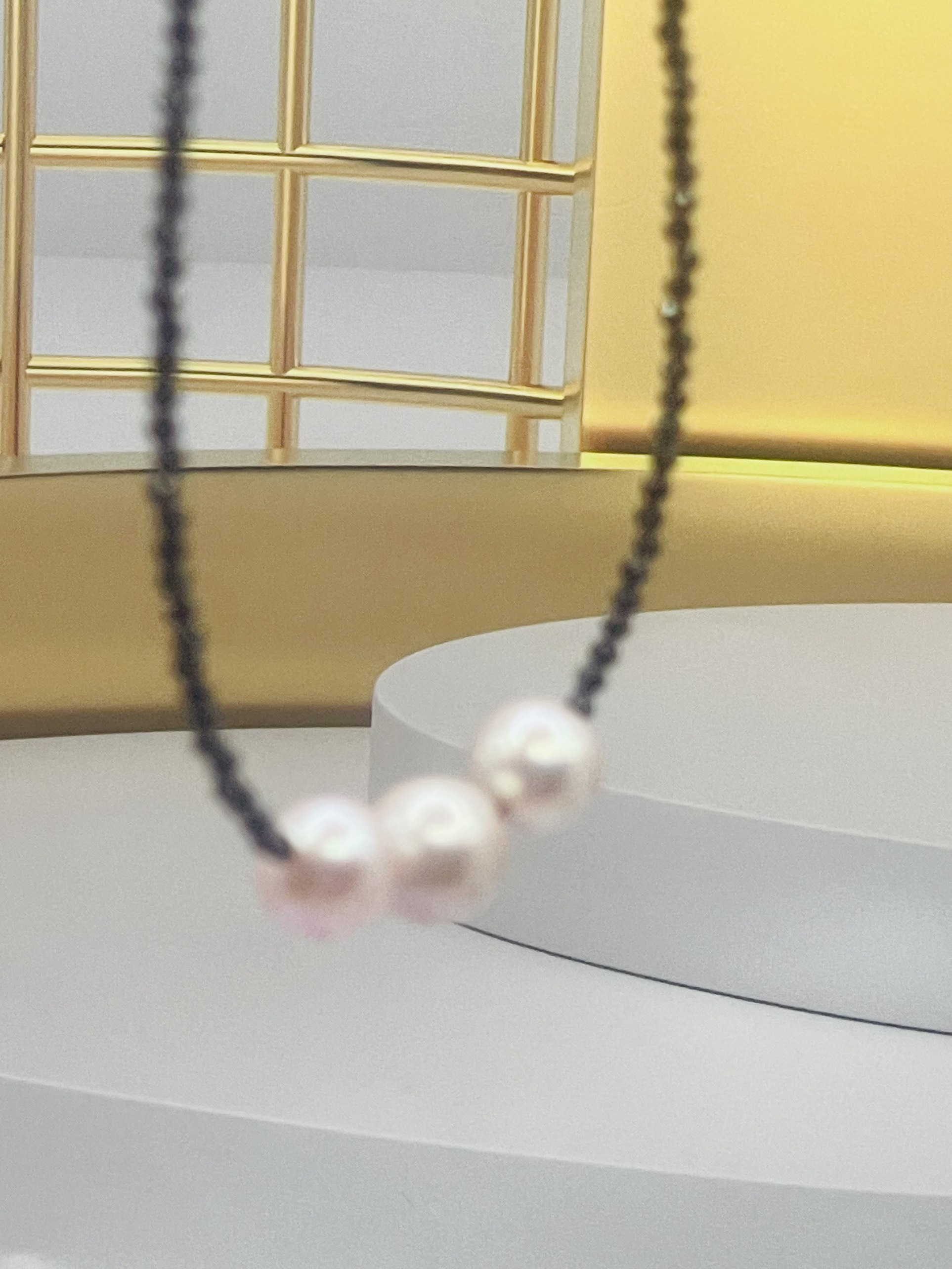 Dây chuyền thiết kế Trai mặn Southsea và Đá Spinel đen