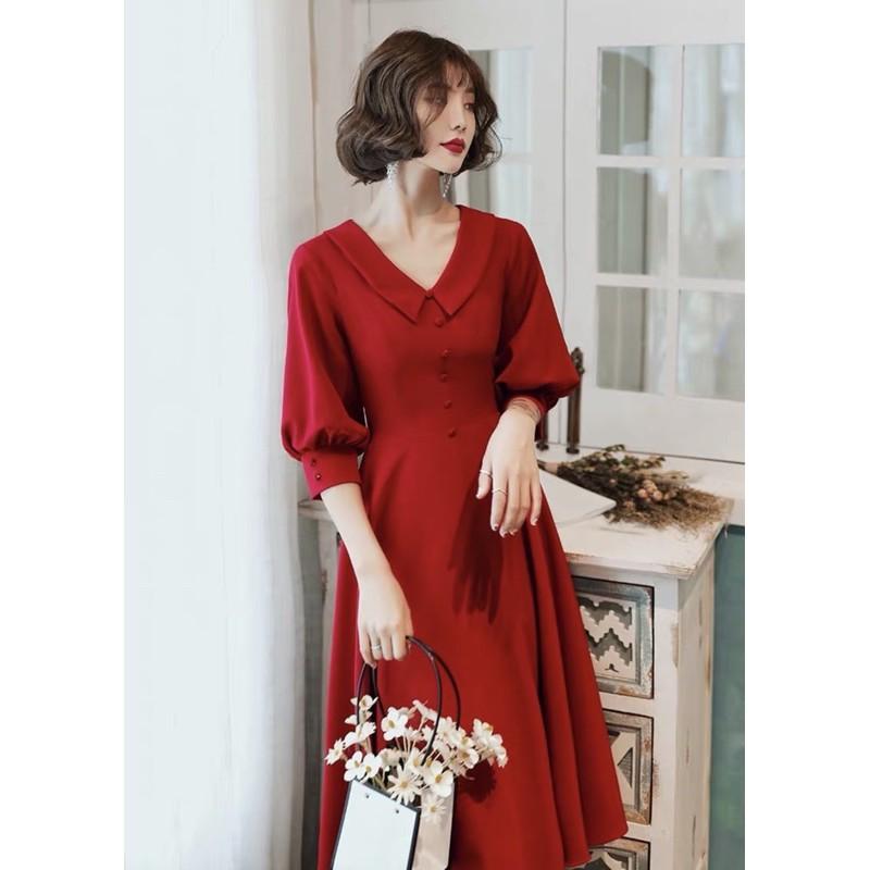 Đầm đỏ cổ sen nút bọc