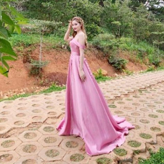 Đầm dạ hội tone hồng trể vai đuôi dài công chúa