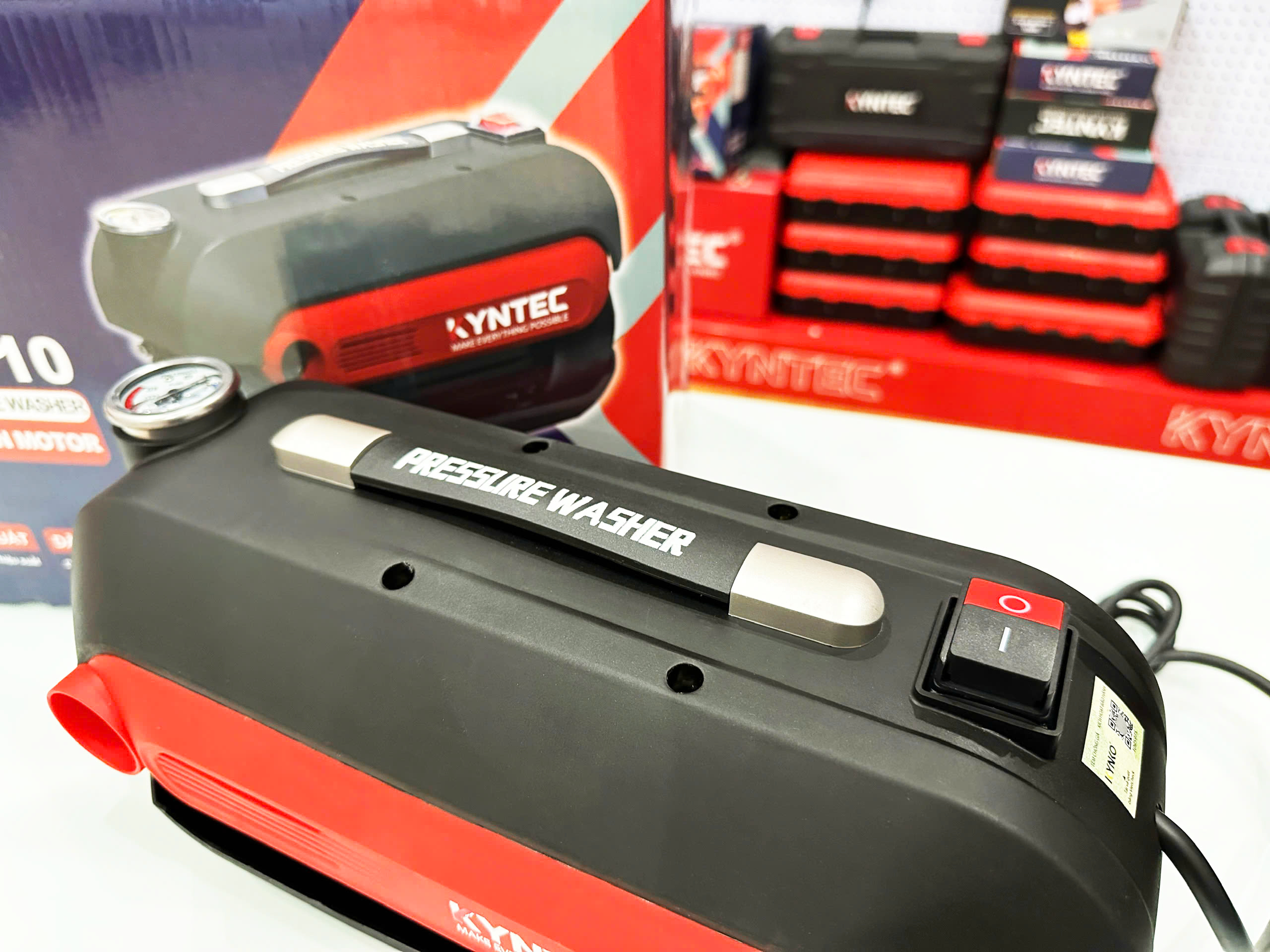 Máy rửa xe áp lực cao nhập khẩu chính hãng Kynko Kyntec KTW - 10 siêu bền