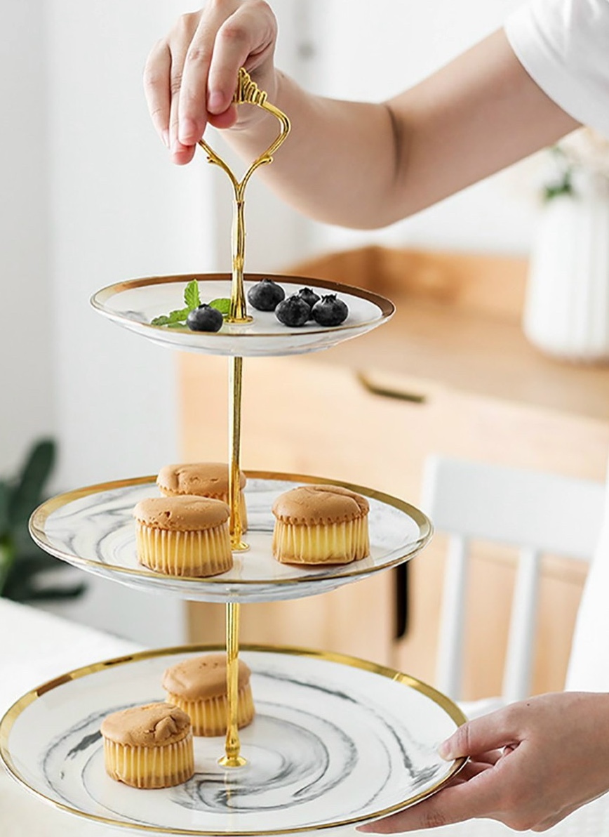 ĐĨA 3 TẦNG SỨ VÂN ĐÁ VIỀN VÀNG CHUYÊN DỤNG CHO SỰ KIỆN TIỆC CƯỚI