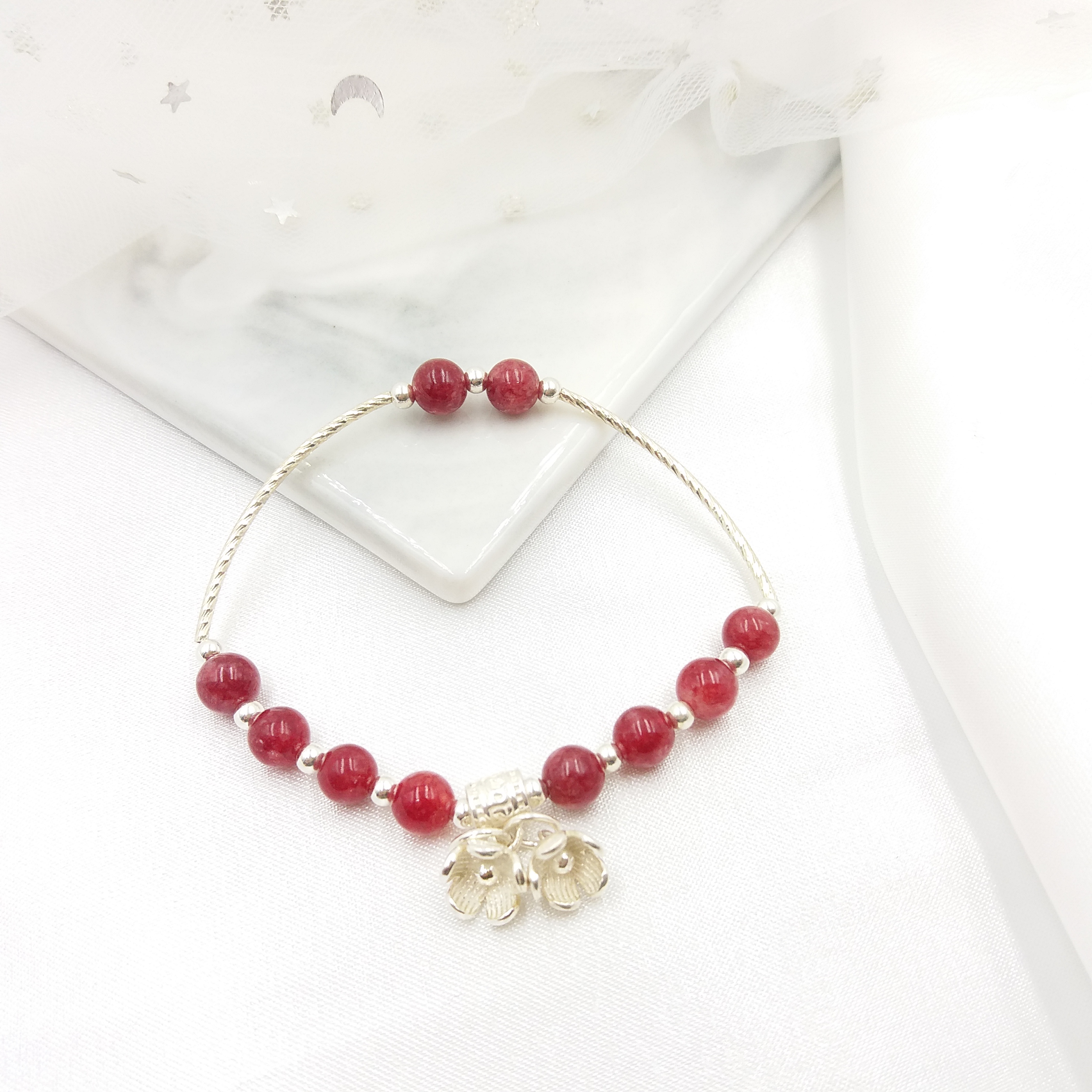 Vòng Tay Thập Lý Đào Hoa Đá Mã Não Đỏ Phối Charm Bạc 925