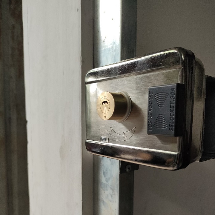 Khoá Cổng thẻ từ chạy bằng pin
