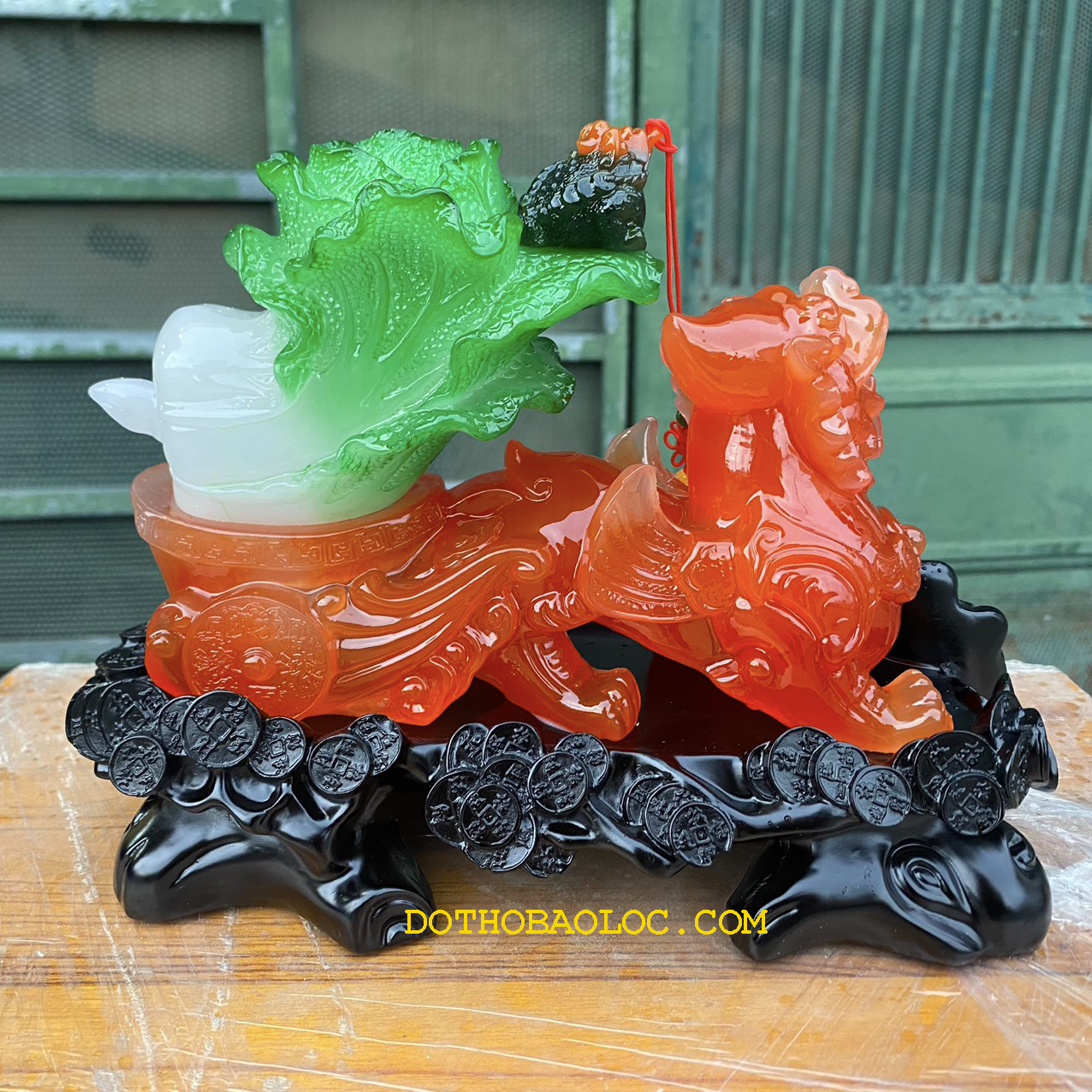 Tượng Tỳ Hưu kéo Bắp cải phong thủy cao 25cm ngang 25 cm – ĐỎ