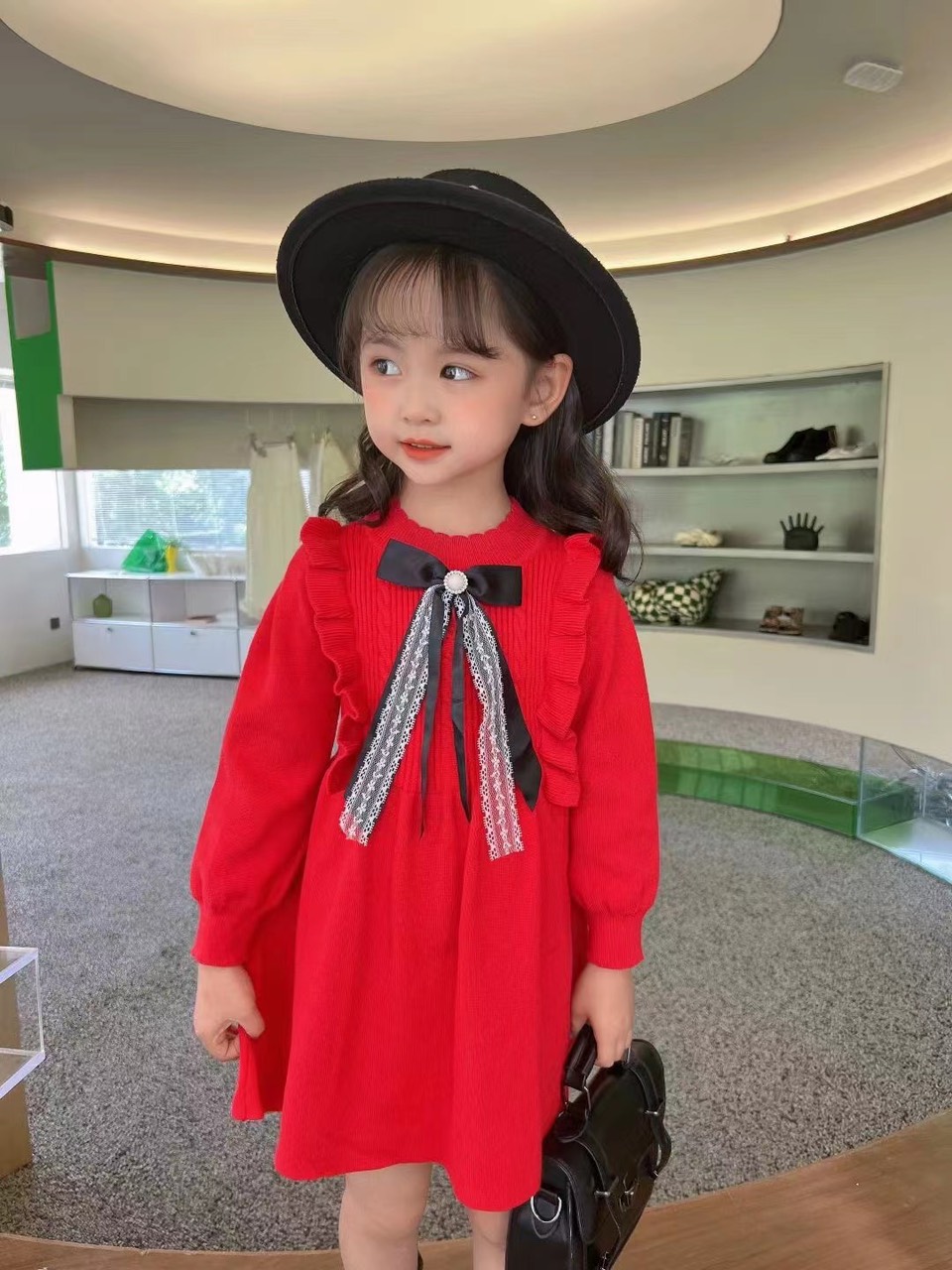 Váy len bé gái 1-7 tuổi diềm bèo nơ đen trắng. Đầm len cho bé cao cấp thời trang đanh sợi không bai xù