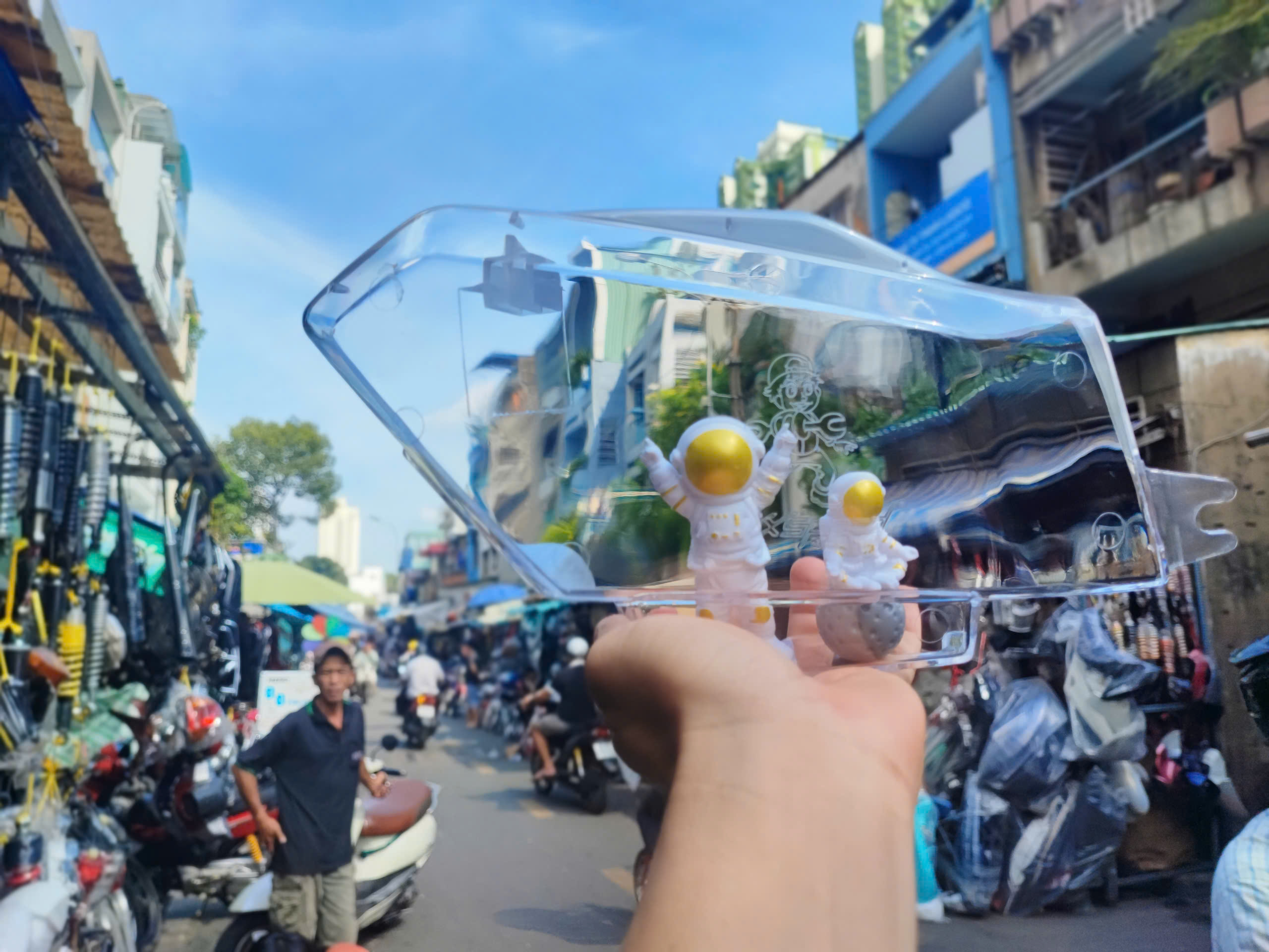 Cặp Cốp, ốp hông Dream trong suốt tặng kèm 4 phi hành gia