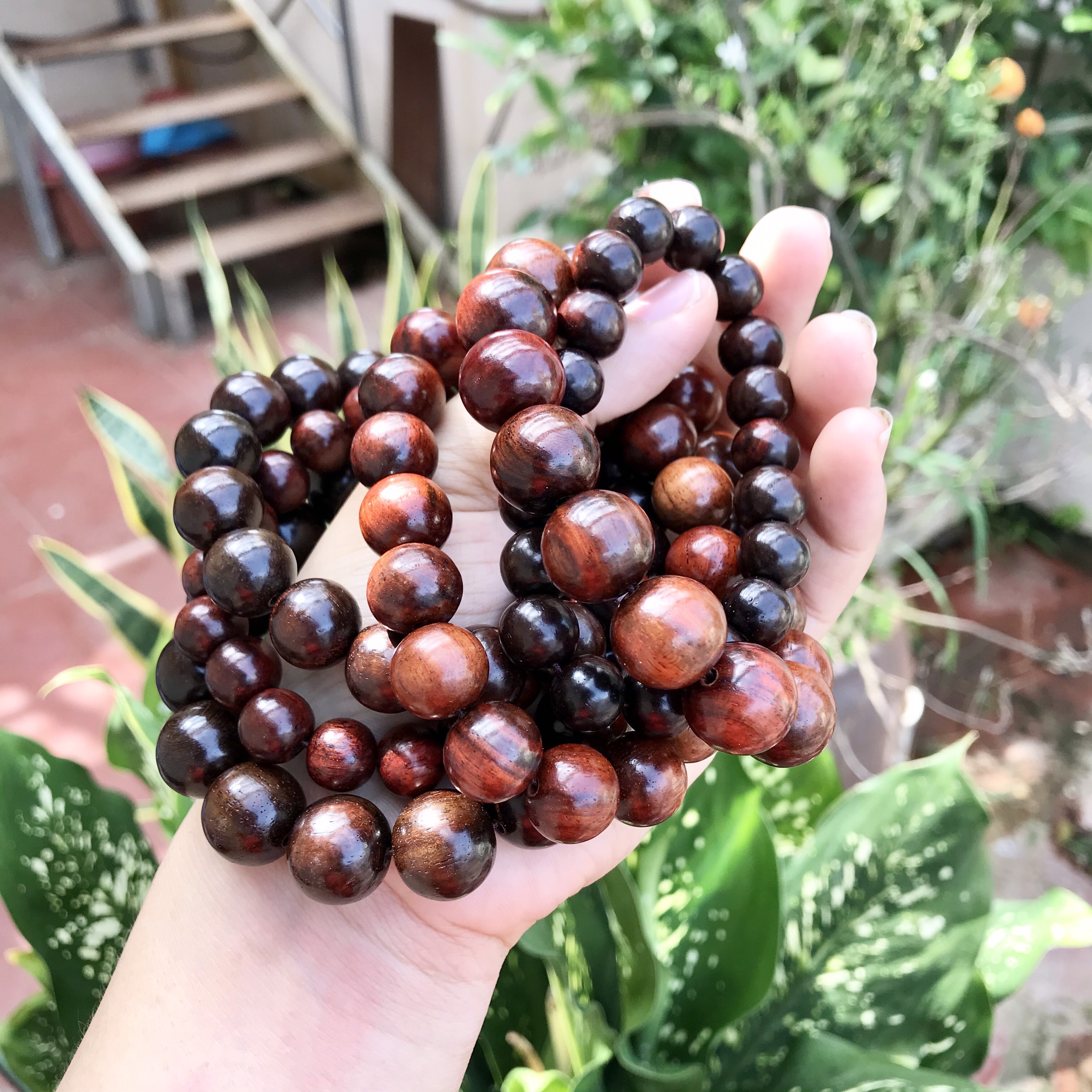 Vòng tay gỗ Trắc Đen / Đỏ màu tự nhiên (BH686) Phong Thủy - Tài Lộc - Bracelet of HAHANCO