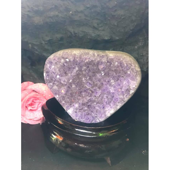 Miếng Đá Thạch Anh Tím Trái Tim Nhỏ đế gỗ Tự Nhiên Kt Cao 12cm N11cm S9cm Anh Chị Đặt Bàn Làm Việc Bàn Thờ Thần Tài May Mắn Thu Hút Tài Lộc ạ