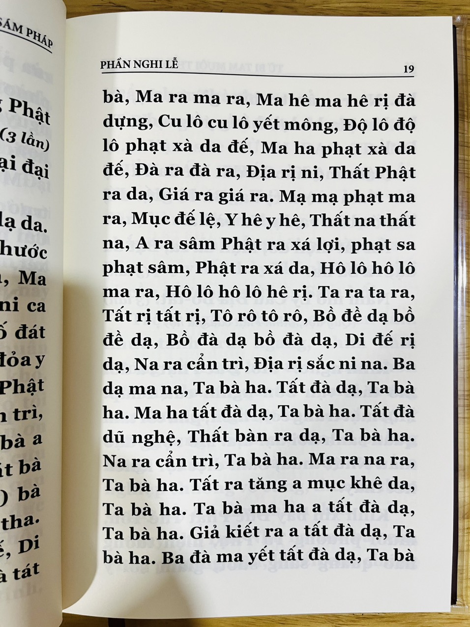 Kinh Từ Bi Thủy Sám Pháp ( Bìa cứng ép kim, bản đẹp giấy chống mõi mắt , khổ 24x16 - tặng bao sách)