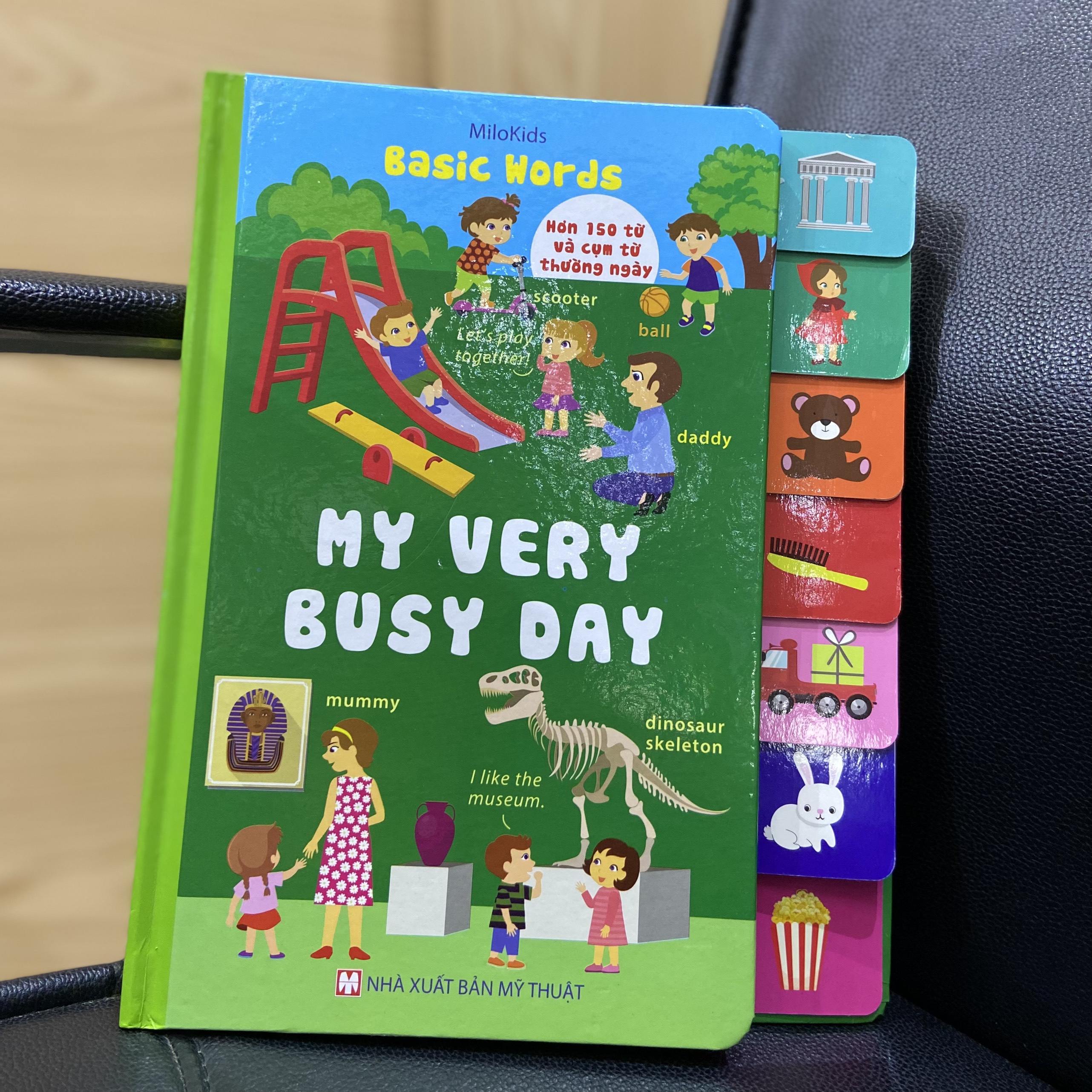 Sách: Basic Words – My Very Busy Day