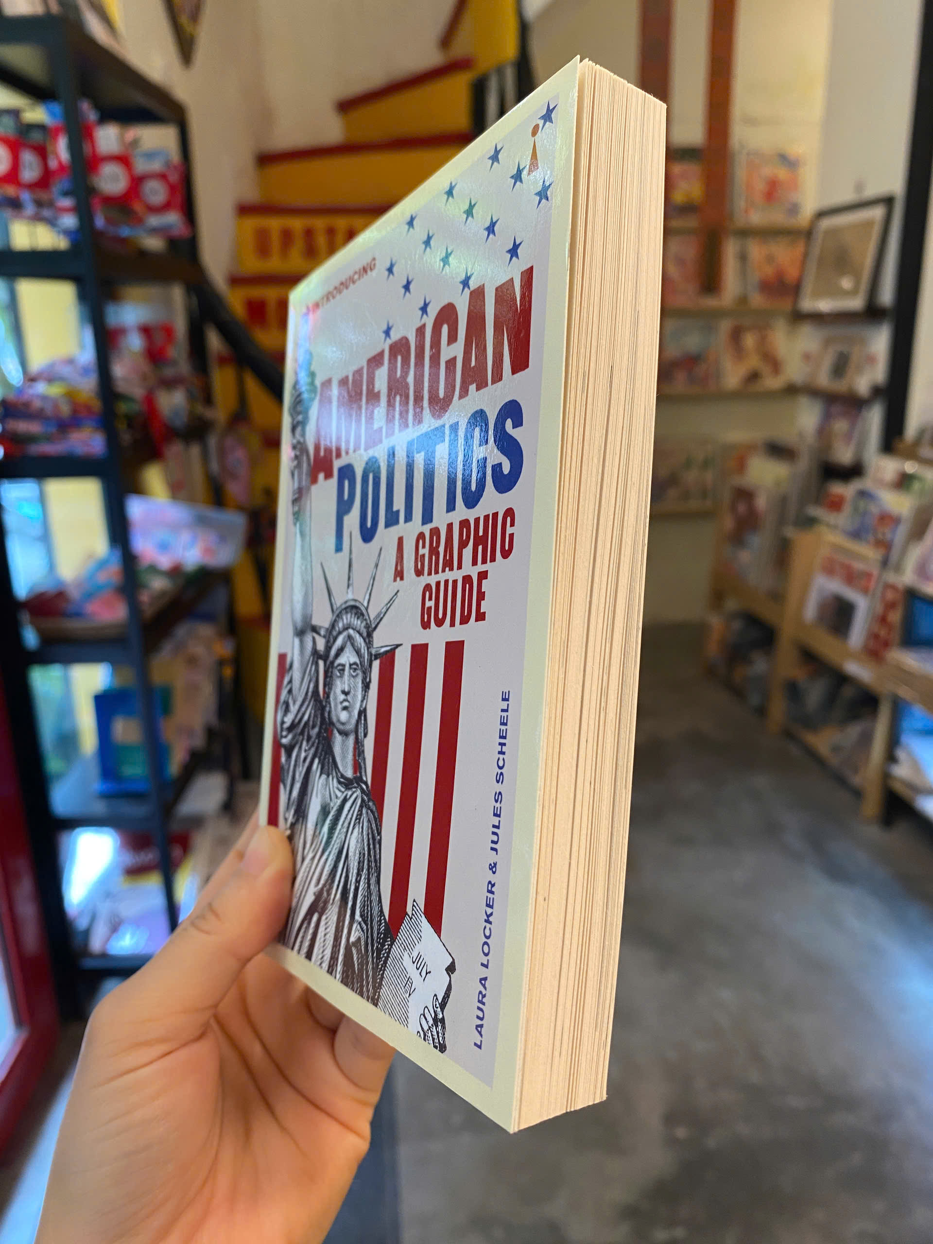 Sách - Introducing American Politics: A Graphic Guide by Laura Locker | Nonfiction / Ngoại văn