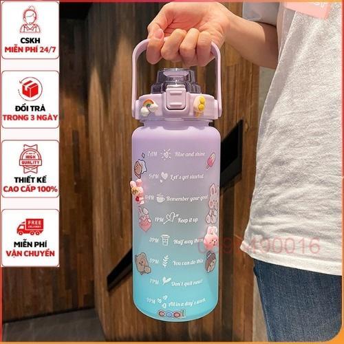 Bình nước 2 lít cute chia vạch nhắc nhở có vòi hút, dùng cho tập gym thể thao, tặng kèm Sticker