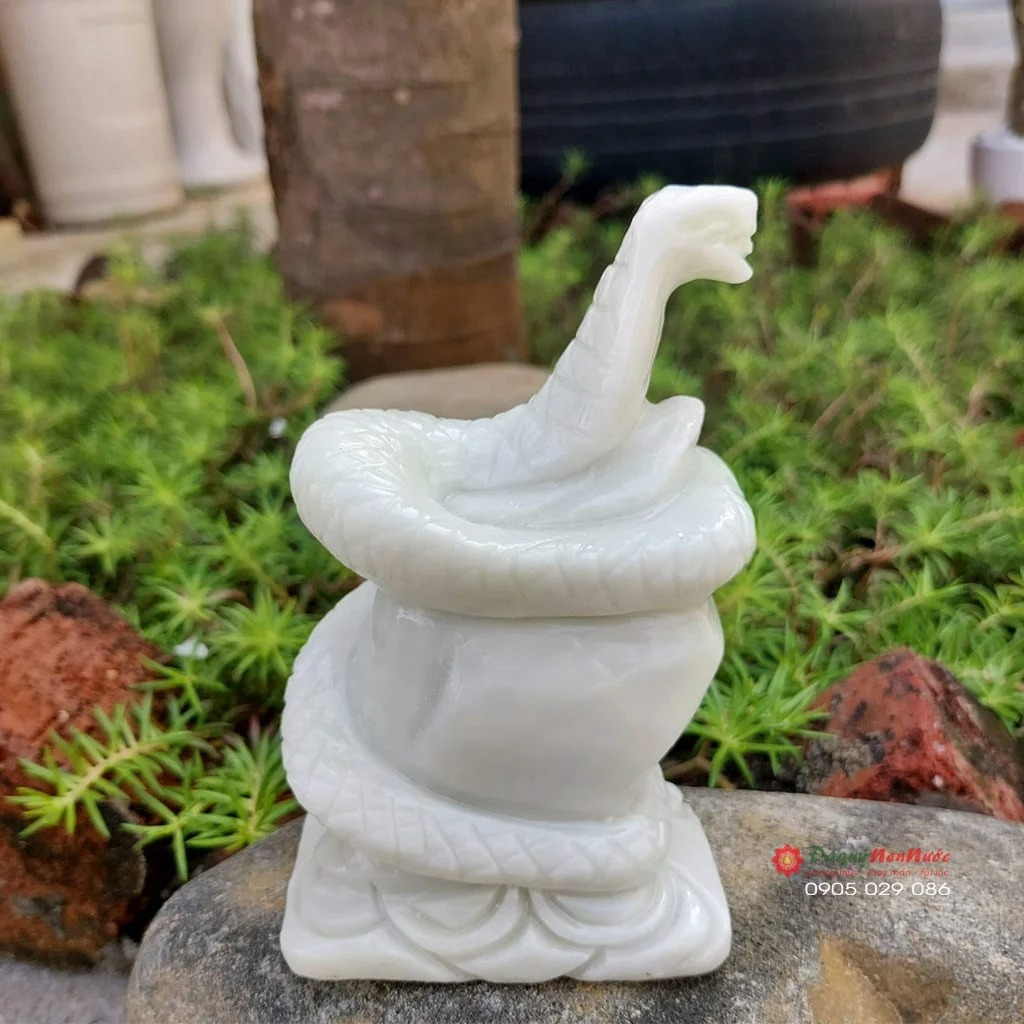 Tượng rắn tuổi Tỵ phong thủy 12 con giáp đá trắng xanh 12cm - đá Non Nước