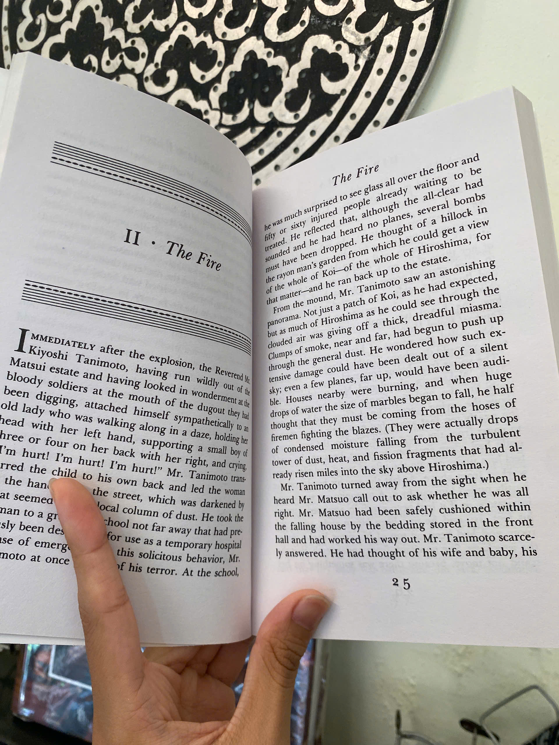 Sách - Hiroshima by John Hersey | Penguin Modern Classics - Historical English Book